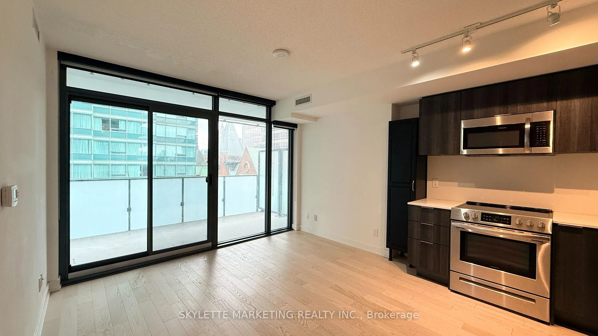 Photo 11 of Unit 1011, 25 Richmond Street E, Toronto, Church-Yonge Corridor — HOMEH