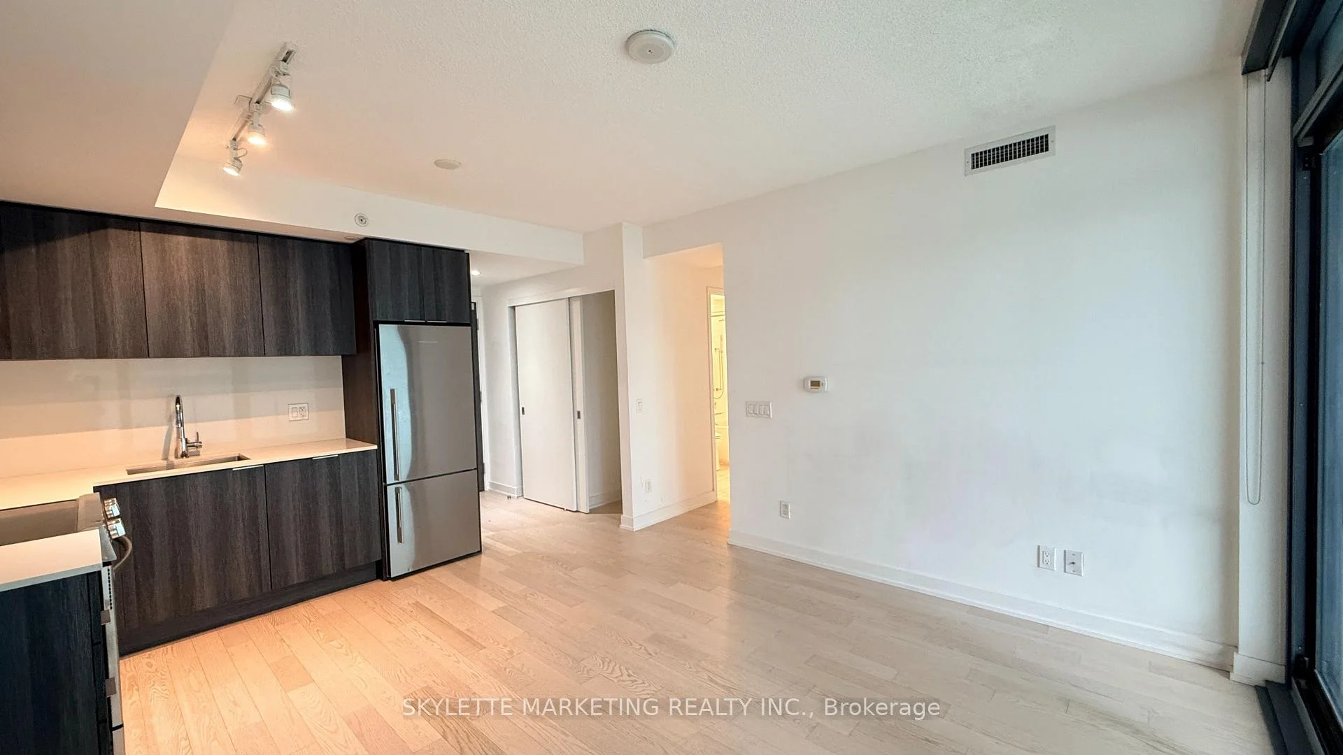 Photo 15 of Unit 1011, 25 Richmond Street E, Toronto, Church-Yonge Corridor — HOMEH