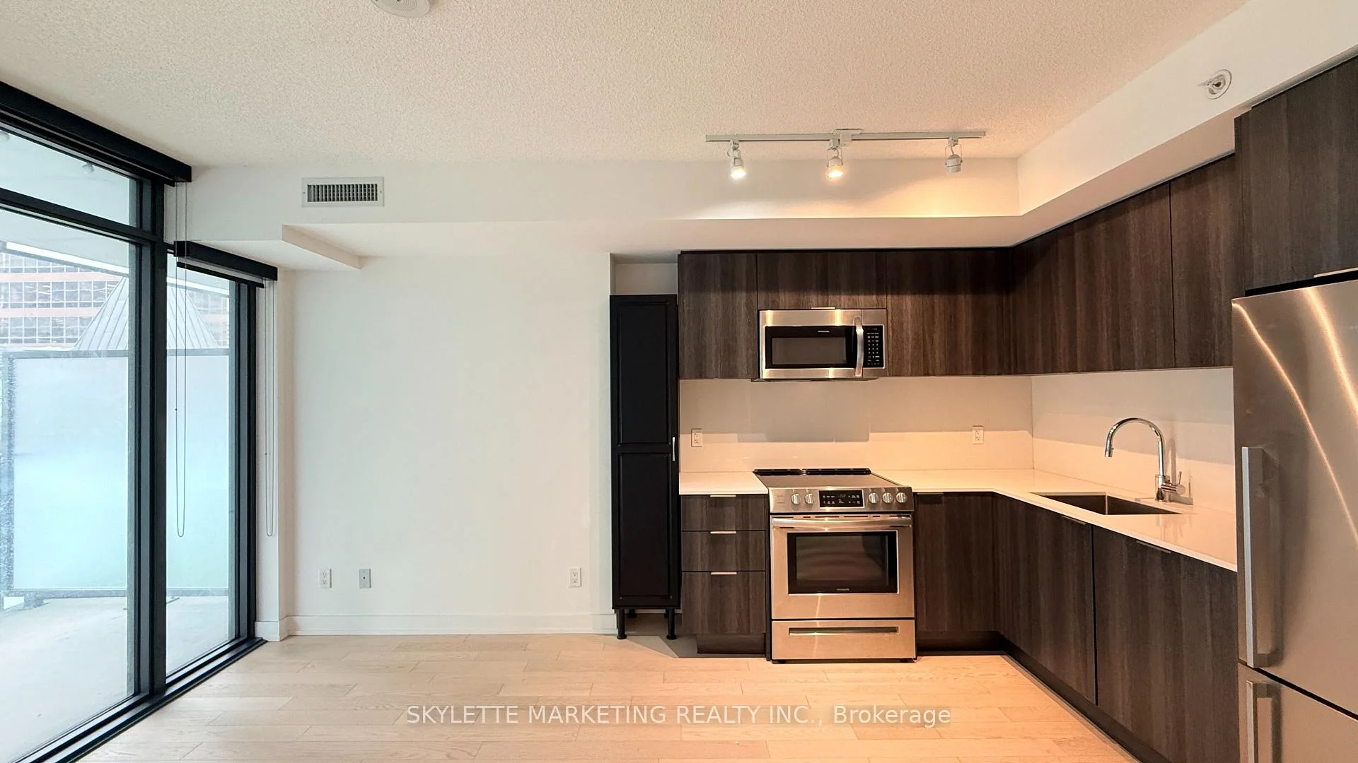 Photo 46 of Unit 1011, 25 Richmond Street E, Toronto, Church-Yonge Corridor — HOMEH