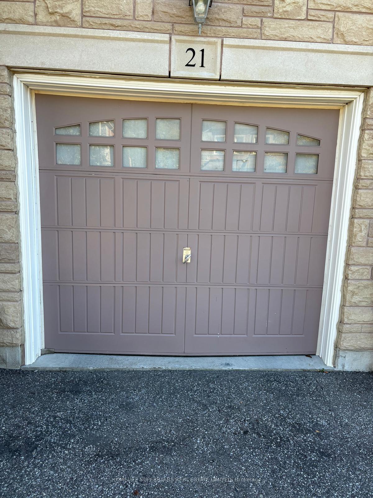 Photo 3 of 21 Westowanis Drive, Etobicoke, West Humber-Clairville — HOMEH