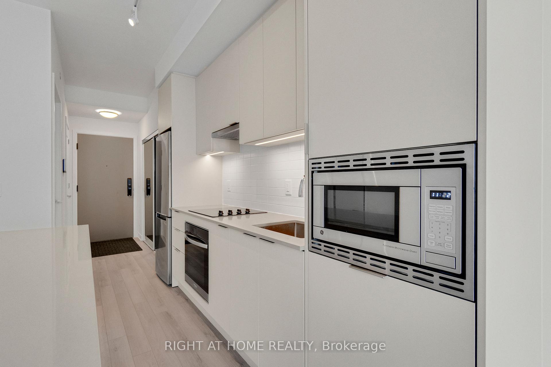 Photo 16 of Unit 902, 3071 Trafalgar Road, Oakville, Joshua Meadows — HOMEH