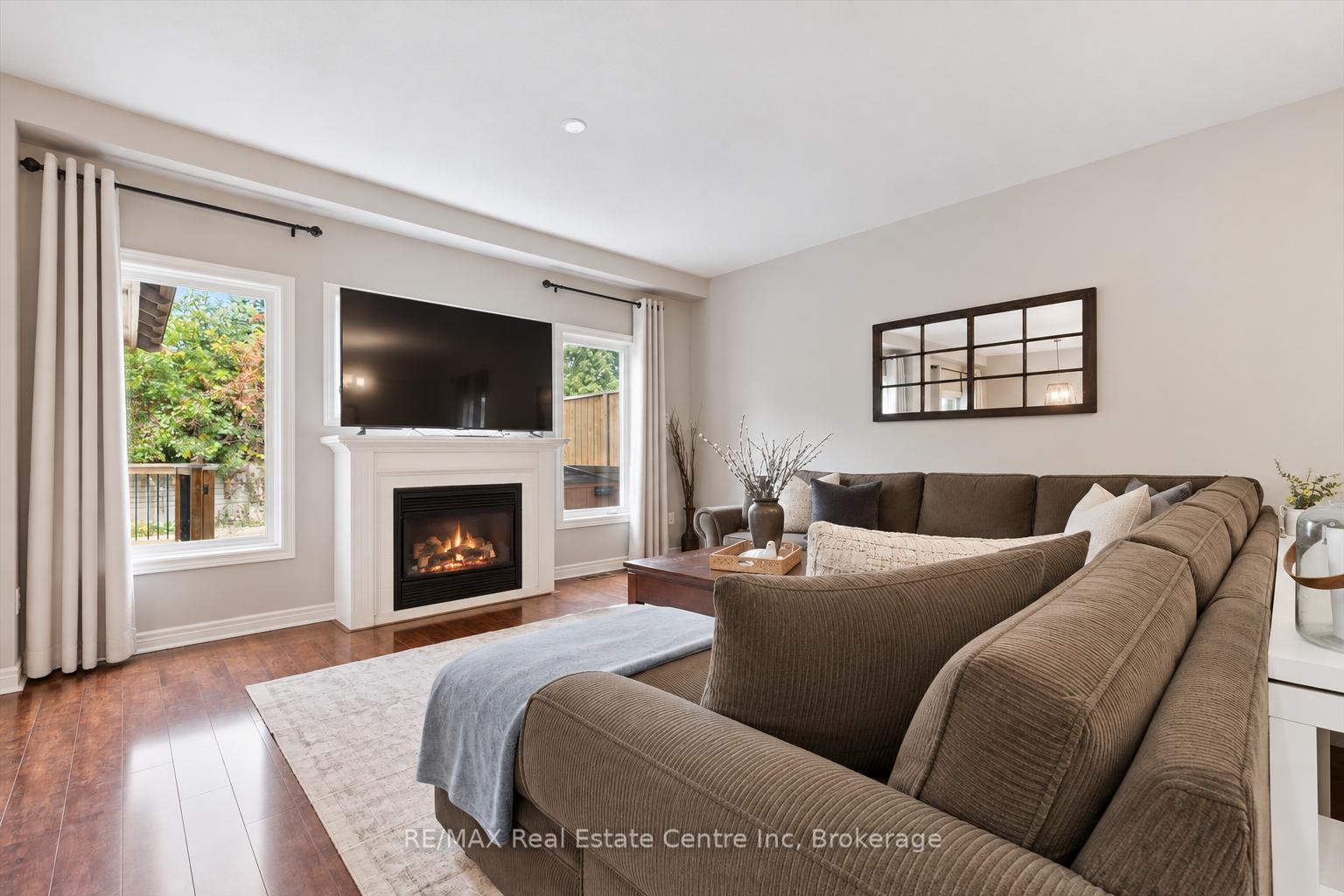 Photo 3 of 51 Spencer Crescent, Guelph, Pineridge/Westminster Woods — HOMEH