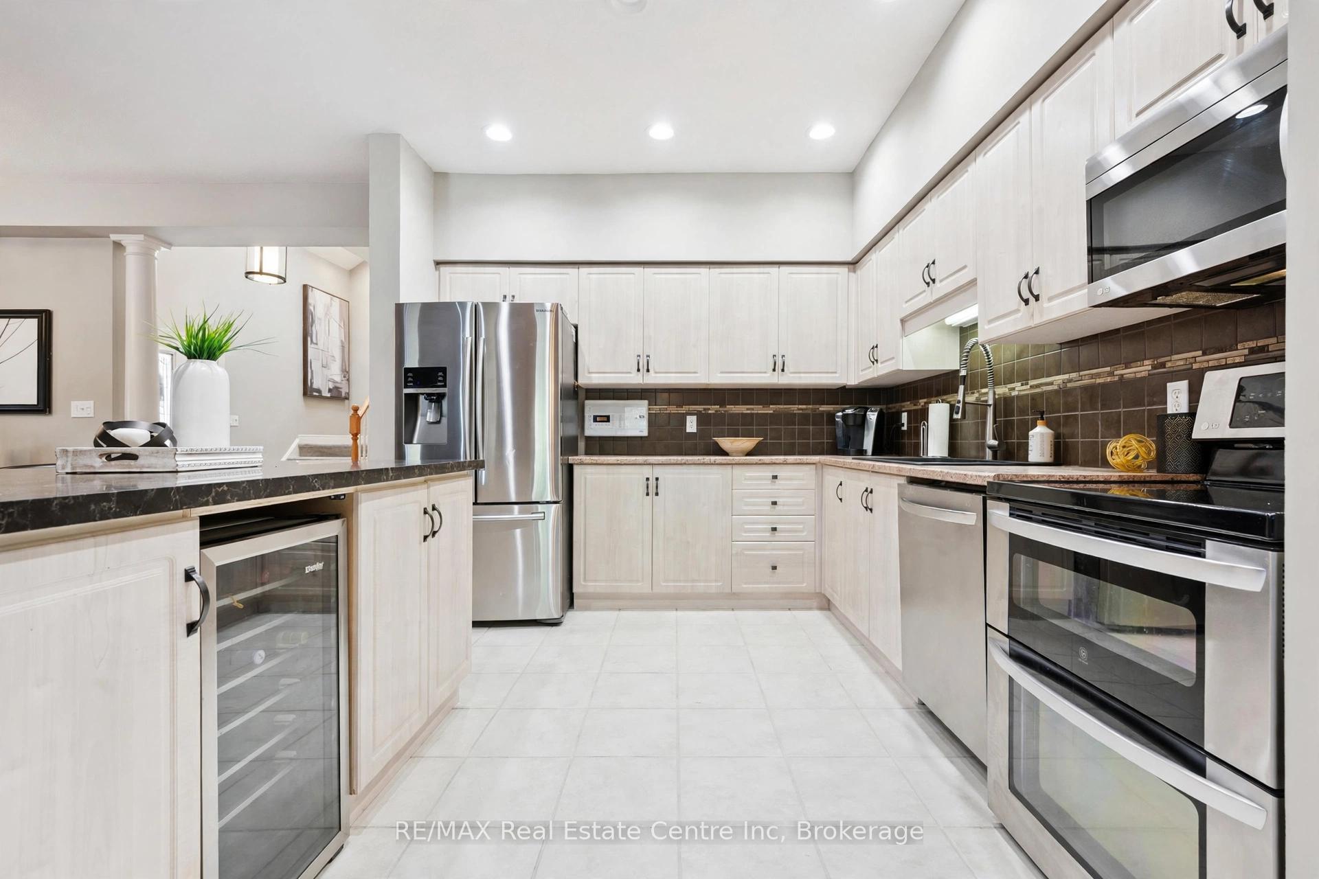 Photo 6 of 51 Spencer Crescent, Guelph, Pineridge/Westminster Woods — HOMEH