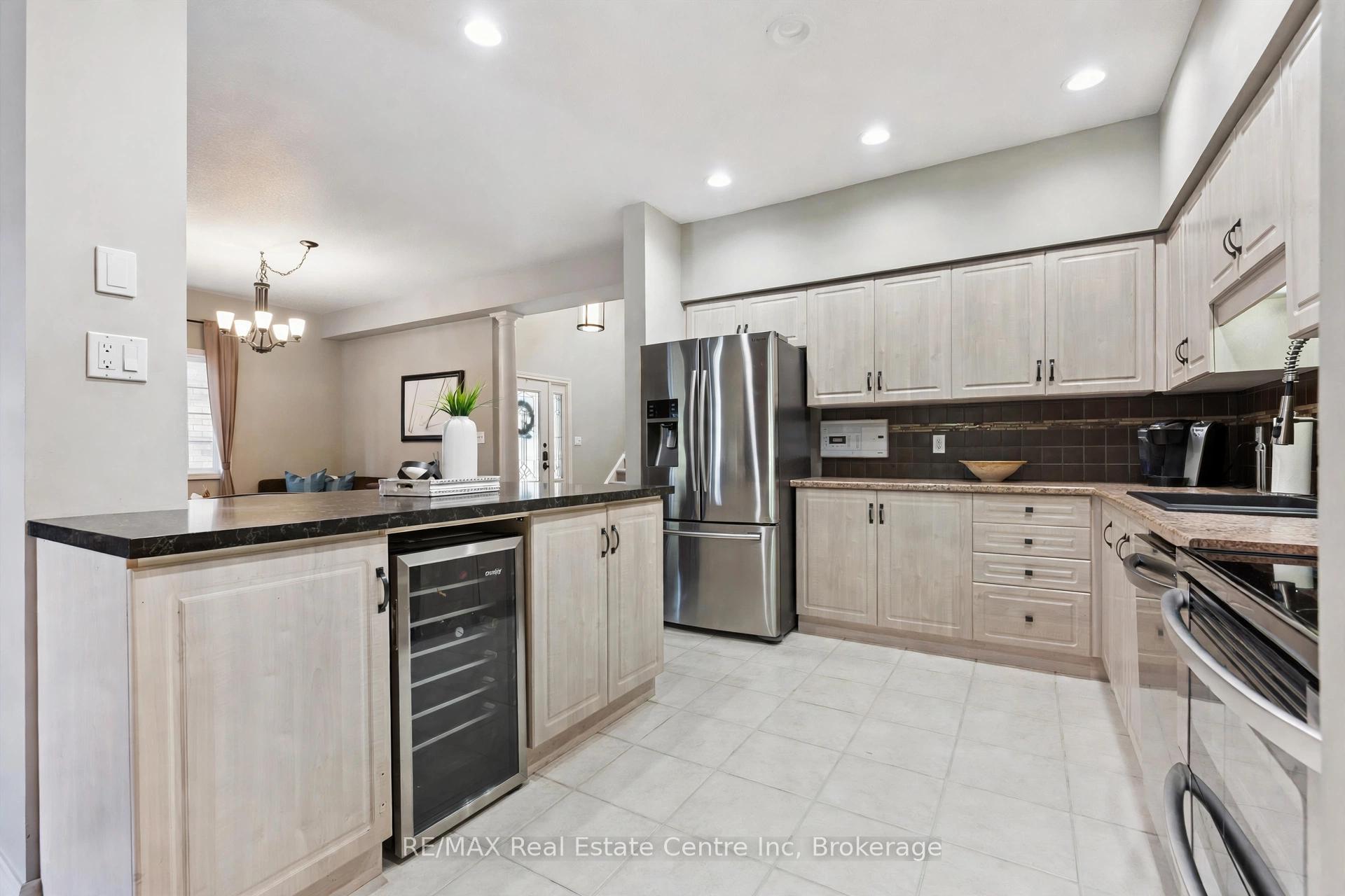 Photo 7 of 51 Spencer Crescent, Guelph, Pineridge/Westminster Woods — HOMEH