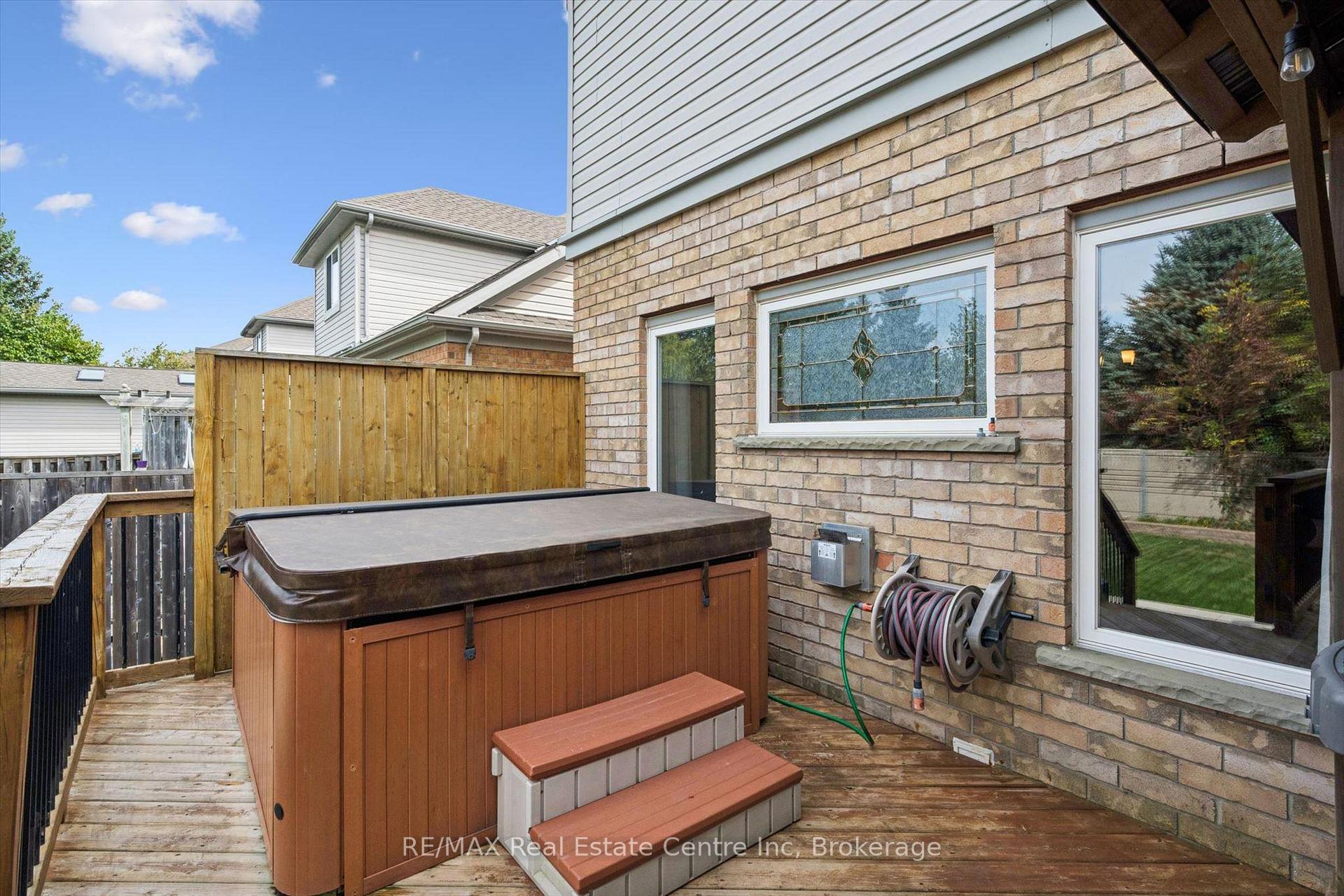 Photo 22 of 51 Spencer Crescent, Guelph, Pineridge/Westminster Woods — HOMEH