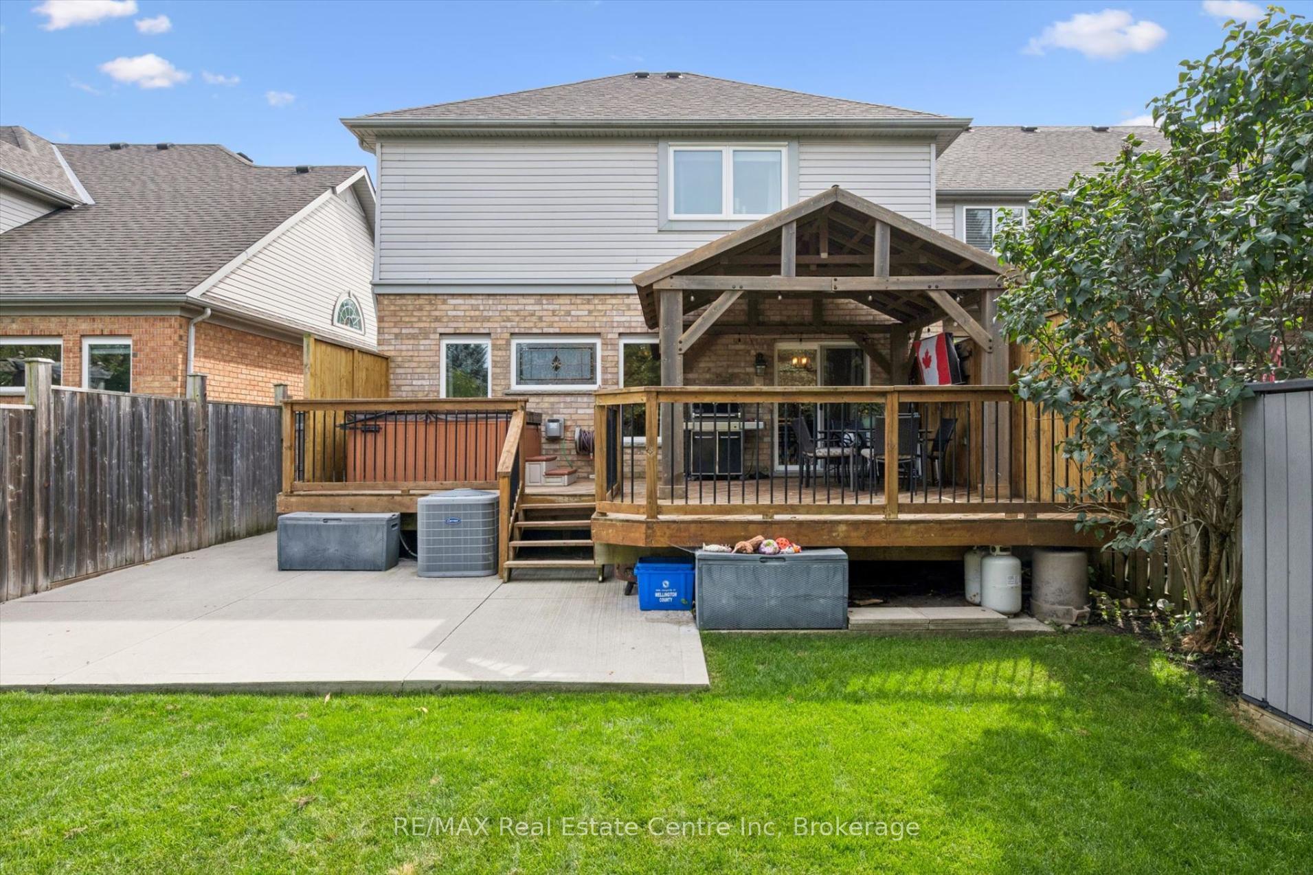 Photo 24 of 51 Spencer Crescent, Guelph, Pineridge/Westminster Woods — HOMEH