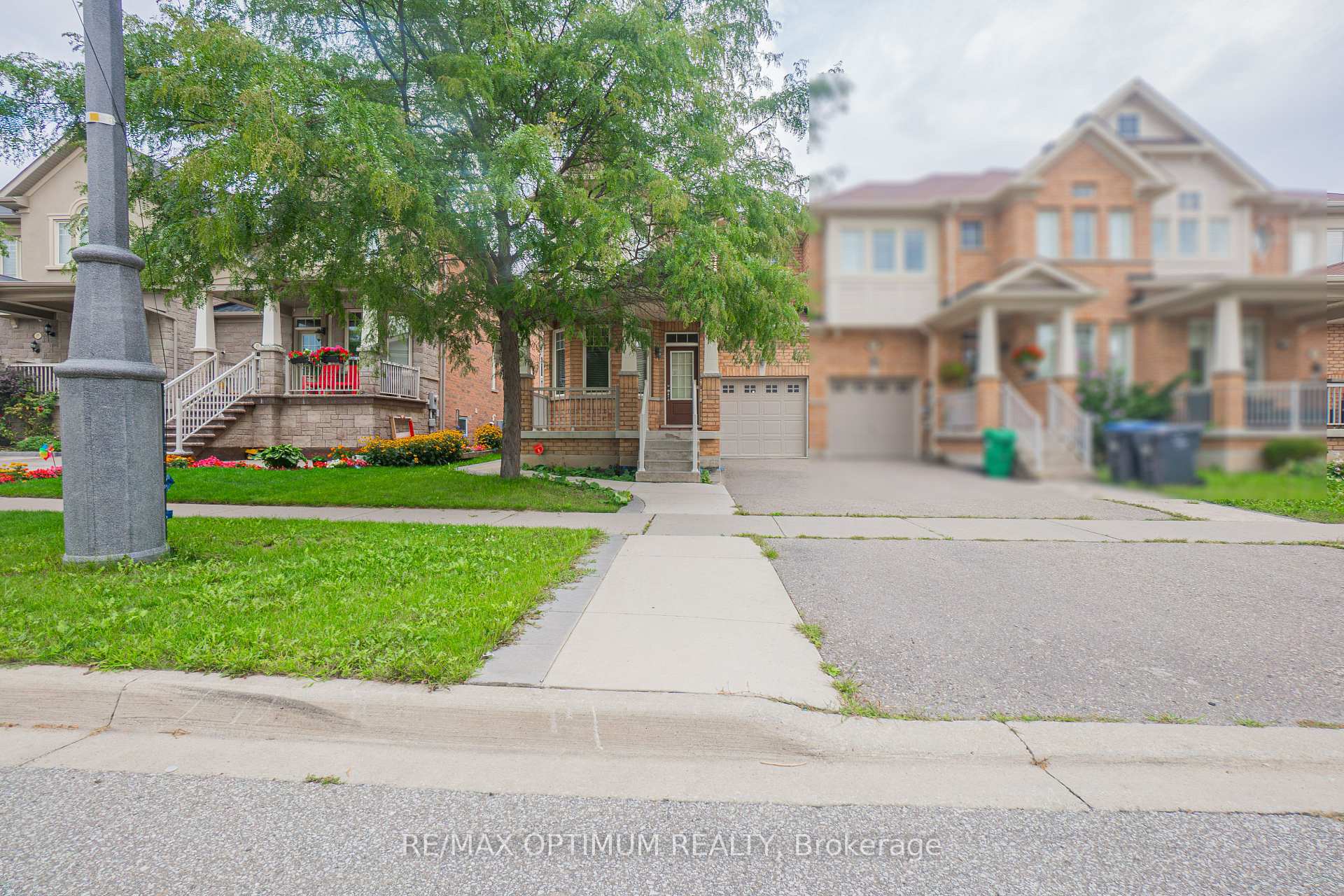 Photo 3 of 23 Merrickville Way, Brampton, Bram West — HOMEH