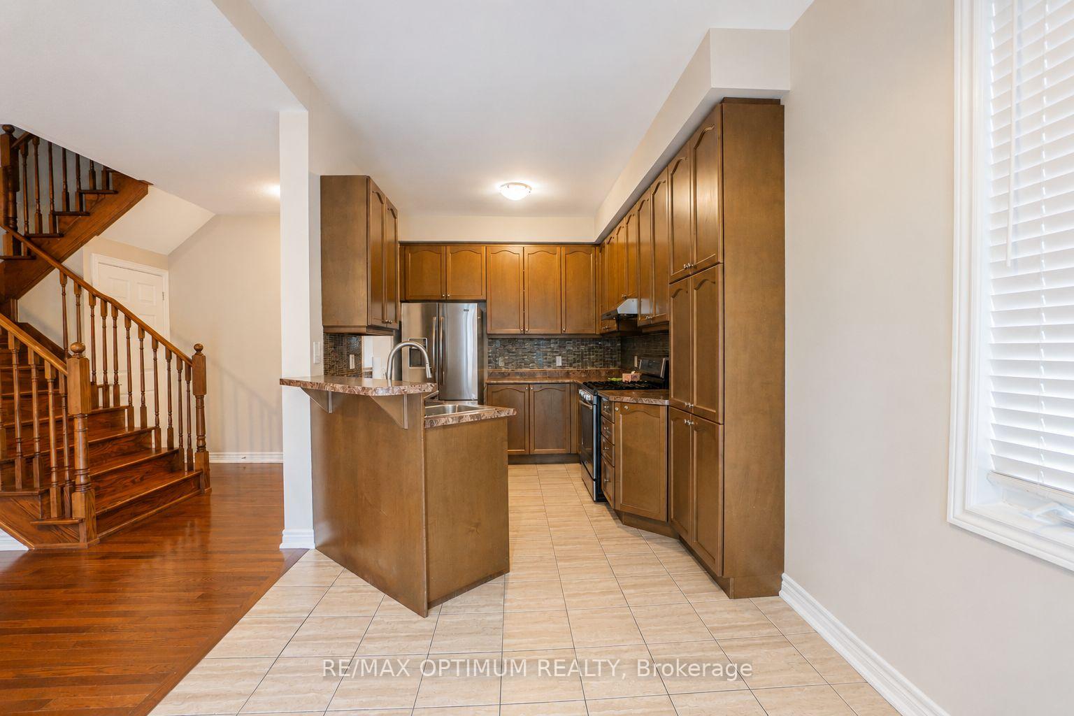 Photo 10 of 23 Merrickville Way, Brampton, Bram West — HOMEH