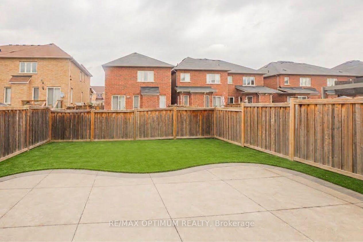 Photo 25 of 23 Merrickville Way, Brampton, Bram West — HOMEH