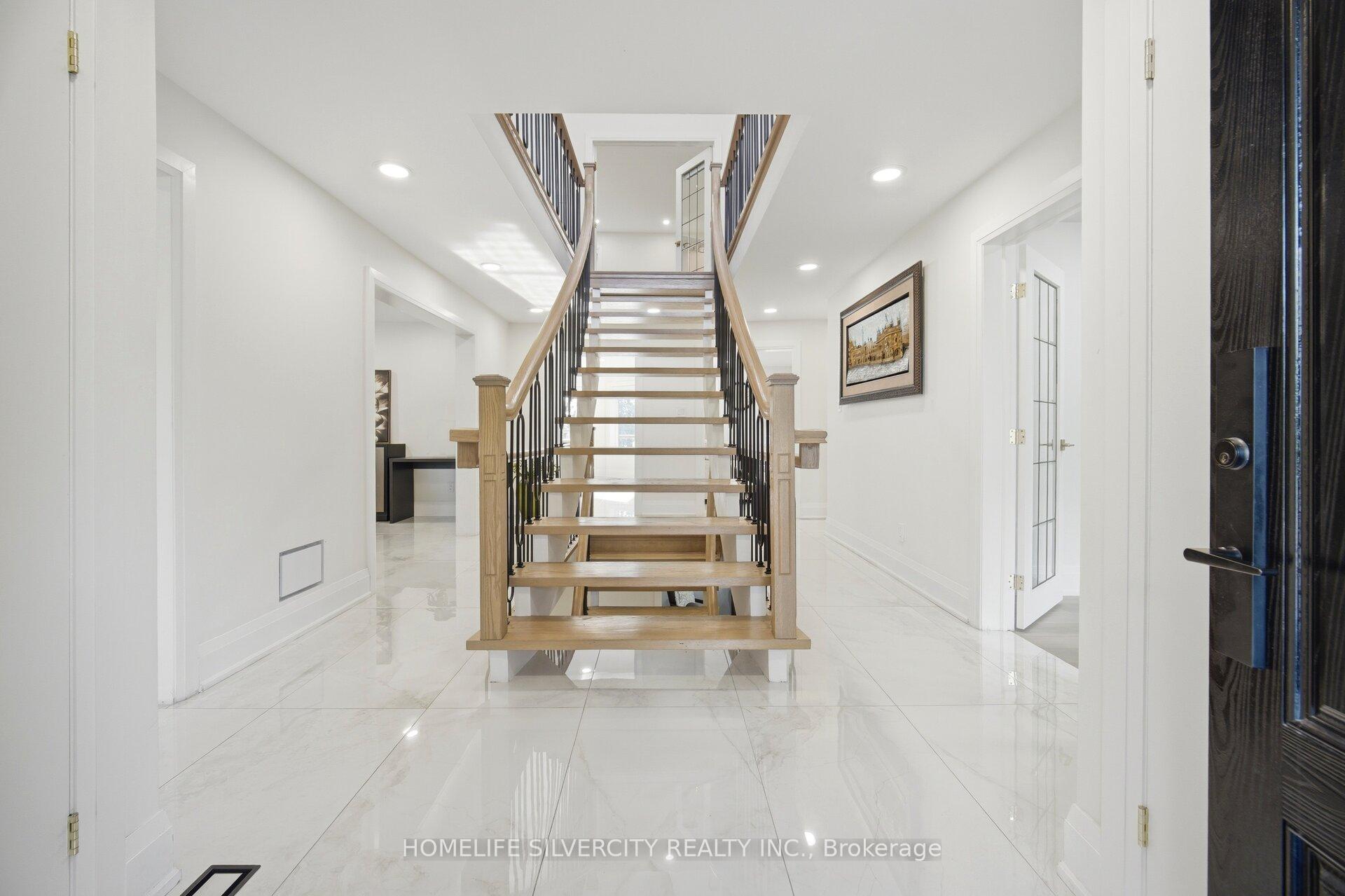 Photo 6 of 15 Estateview Circle, Brampton, Toronto Gore Rural Estate — HOMEH