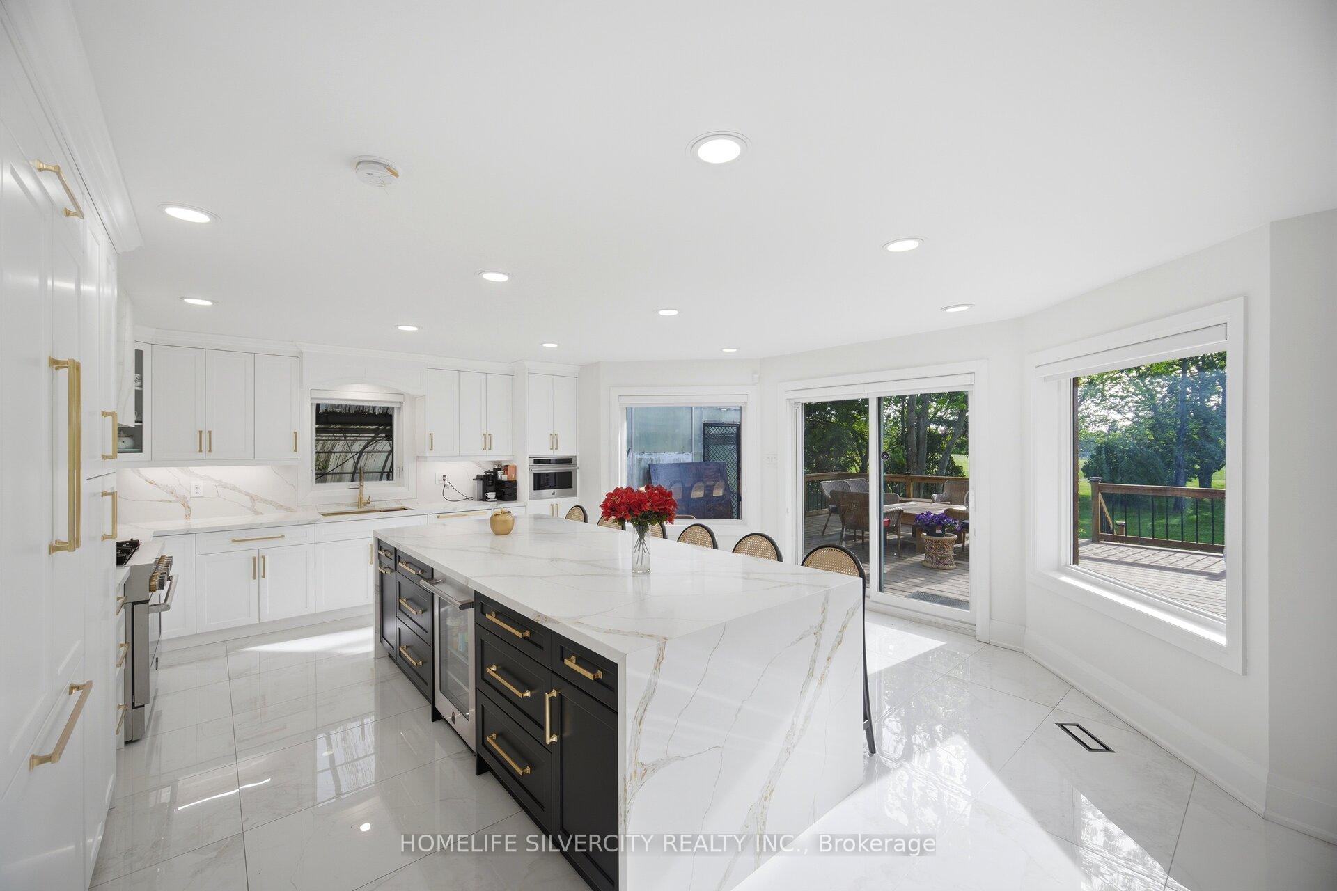 Photo 12 of 15 Estateview Circle, Brampton, Toronto Gore Rural Estate — HOMEH