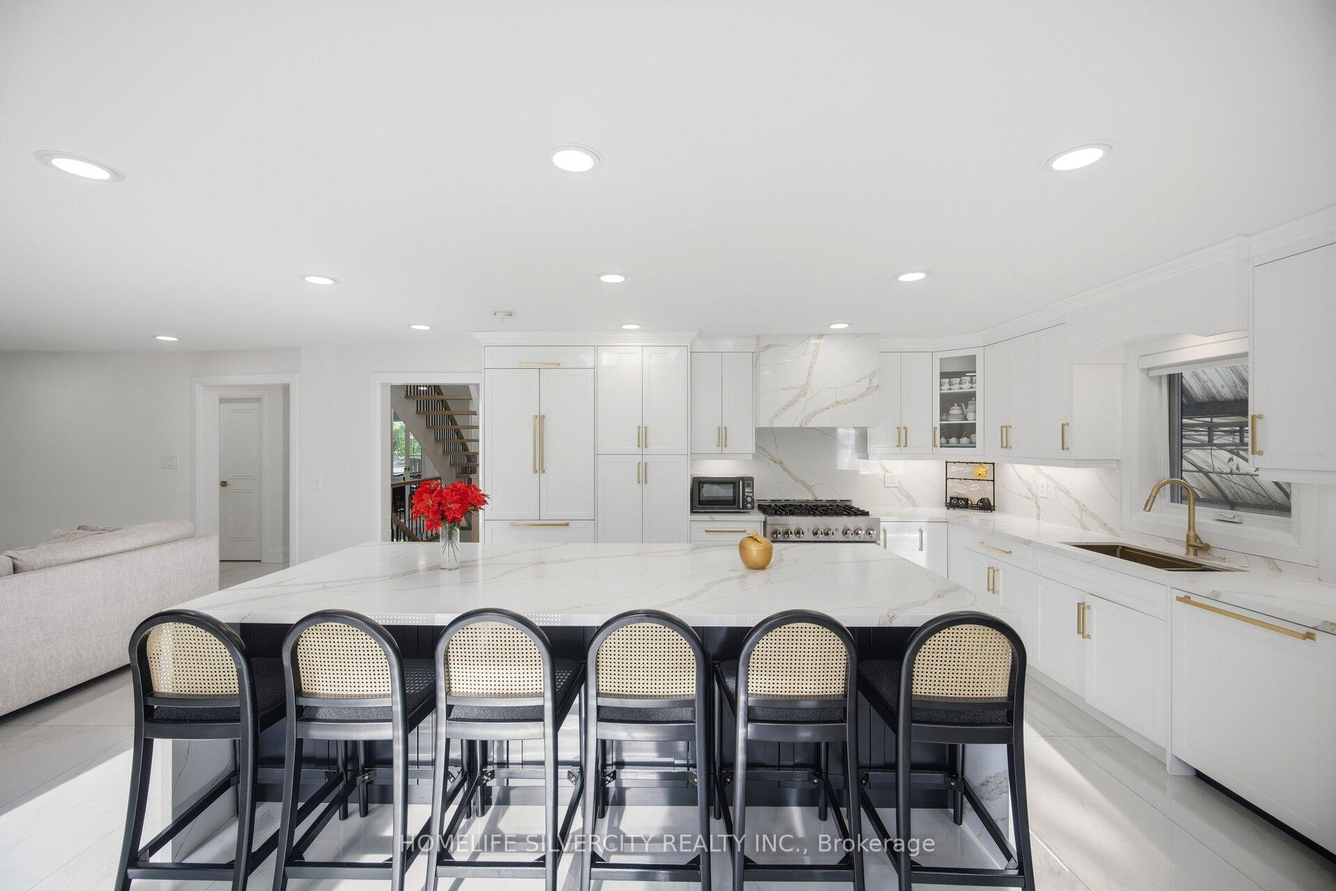 Photo 13 of 15 Estateview Circle, Brampton, Toronto Gore Rural Estate — HOMEH