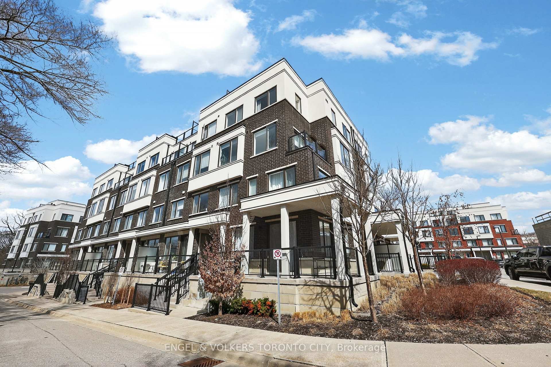 Photo 2 of Unit 42, 300 Alex Gardner Circle, Aurora, Aurora Heights — HOMEH