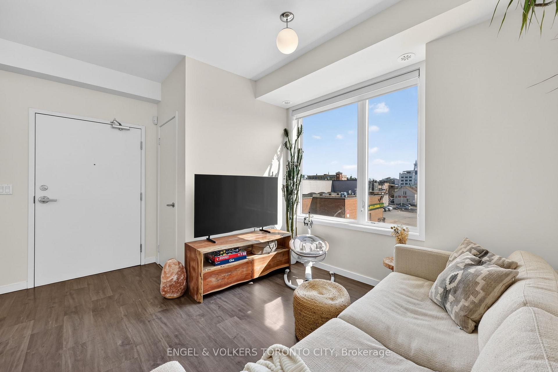 Photo 3 of Unit 42, 300 Alex Gardner Circle, Aurora, Aurora Heights — HOMEH