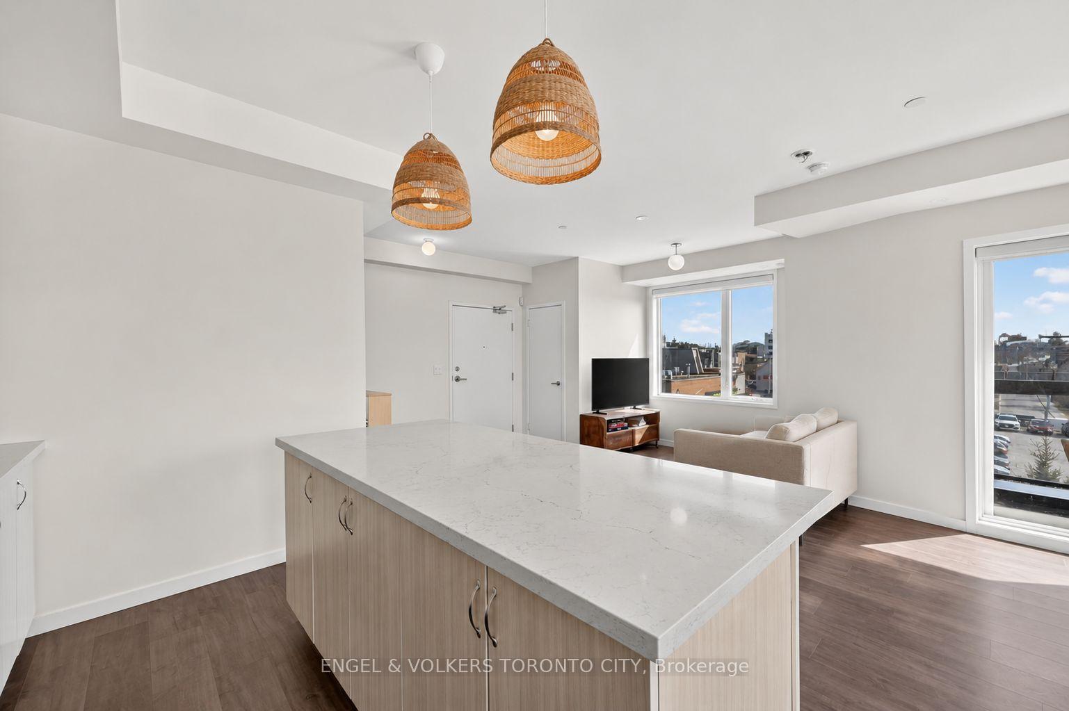 Photo 5 of Unit 42, 300 Alex Gardner Circle, Aurora, Aurora Heights — HOMEH