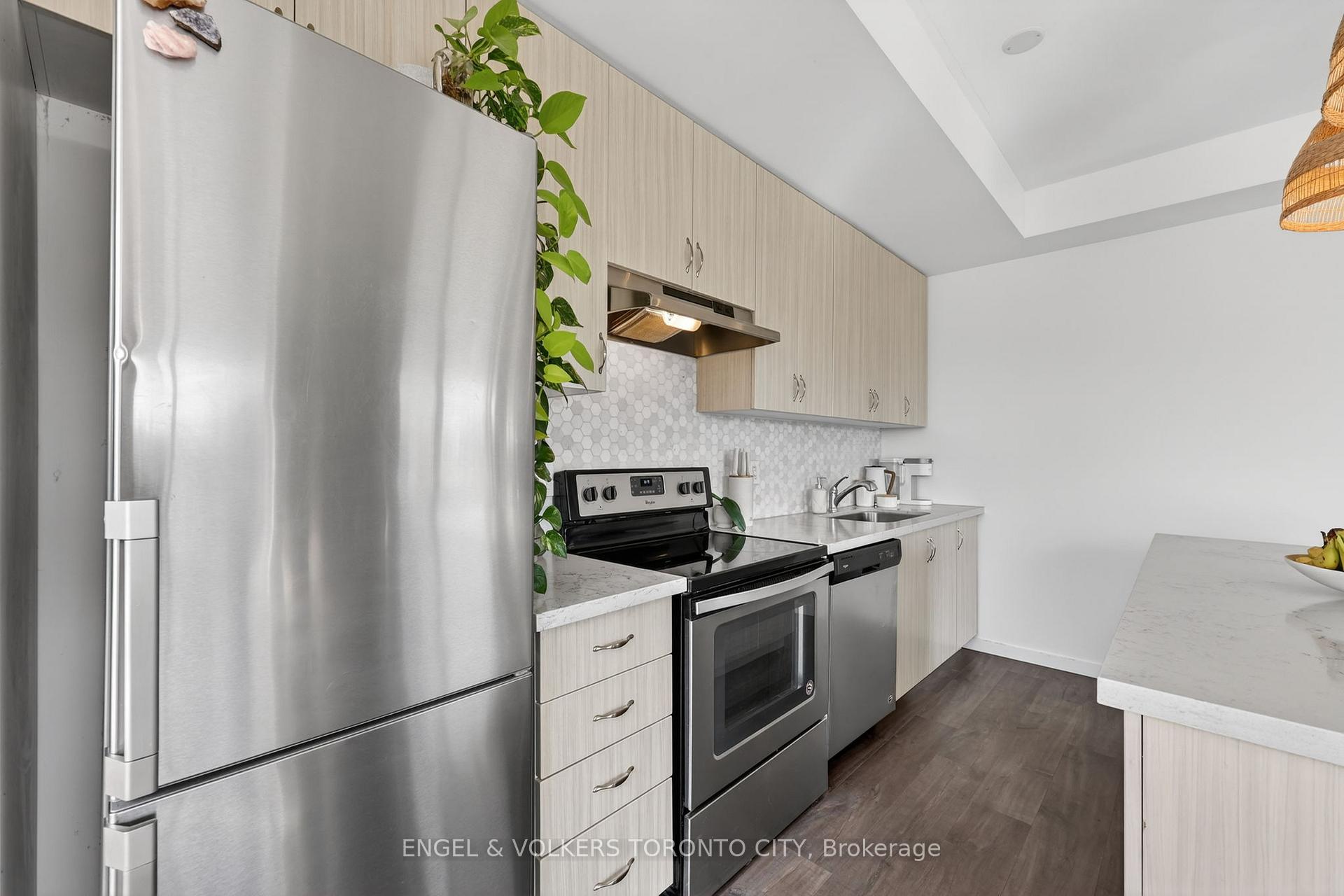 Photo 11 of Unit 42, 300 Alex Gardner Circle, Aurora, Aurora Heights — HOMEH