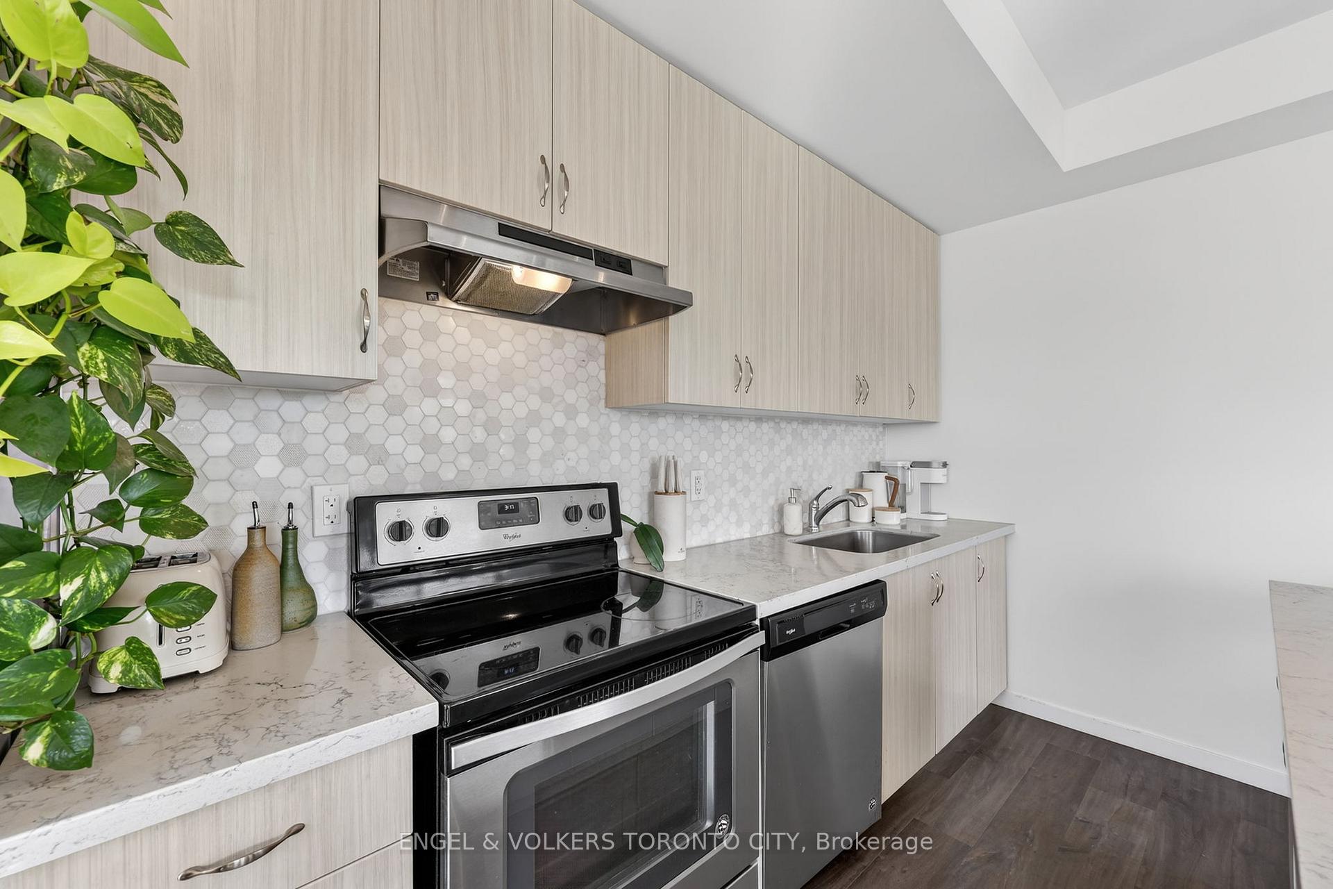 Photo 12 of Unit 42, 300 Alex Gardner Circle, Aurora, Aurora Heights — HOMEH