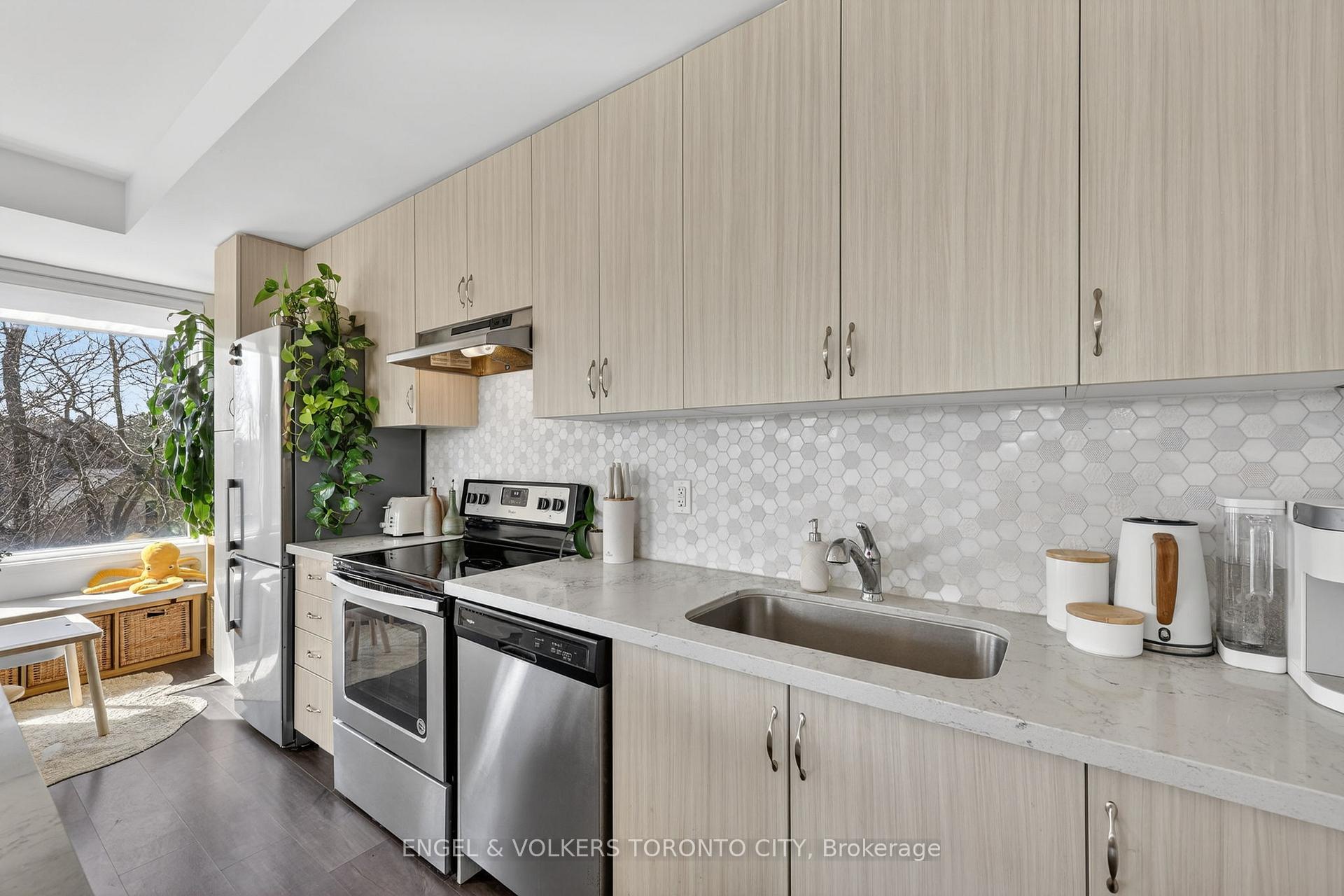 Photo 14 of Unit 42, 300 Alex Gardner Circle, Aurora, Aurora Heights — HOMEH