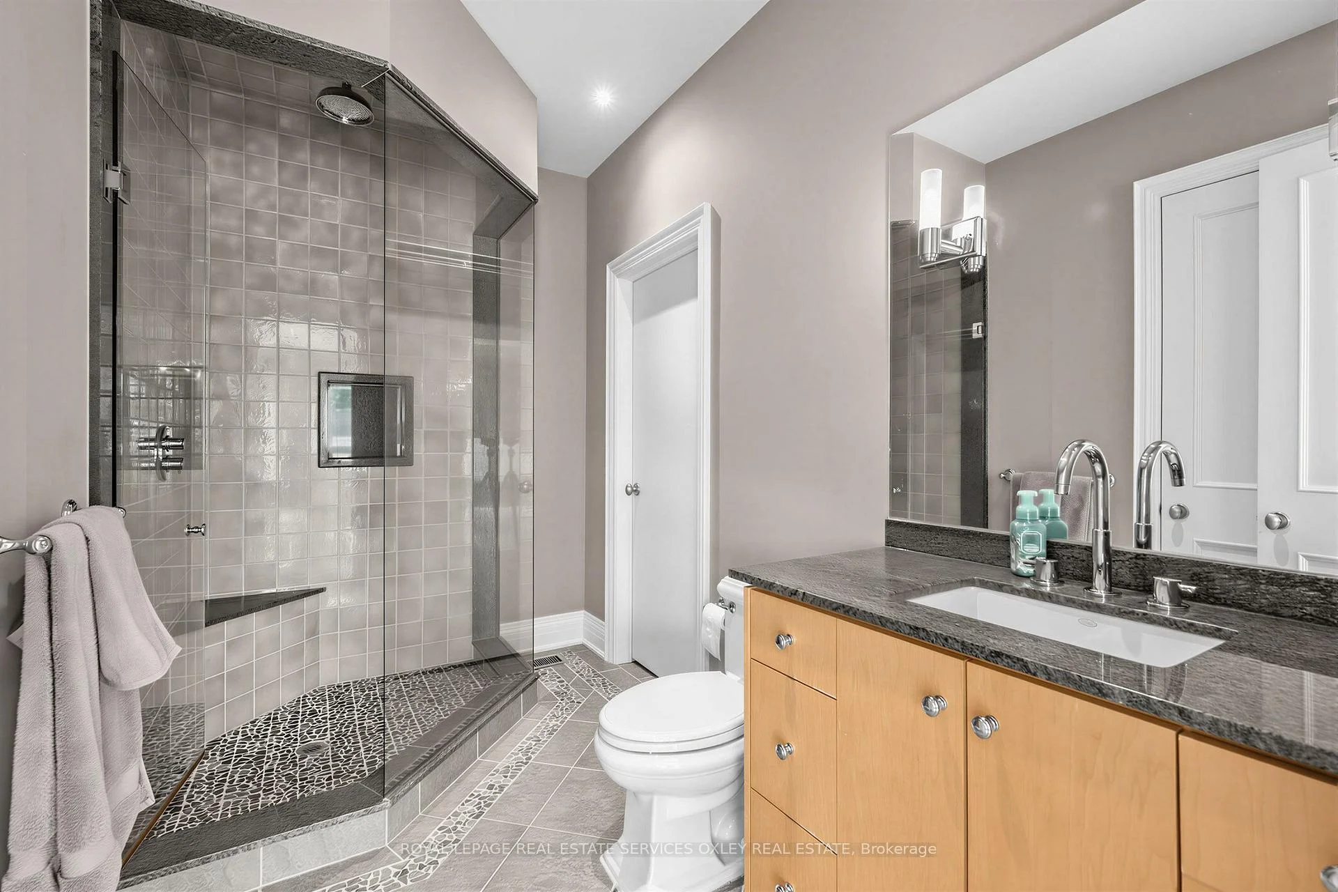 Photo 27 of 155 South Drive, Toronto, Rosedale-Moore Park — HOMEH