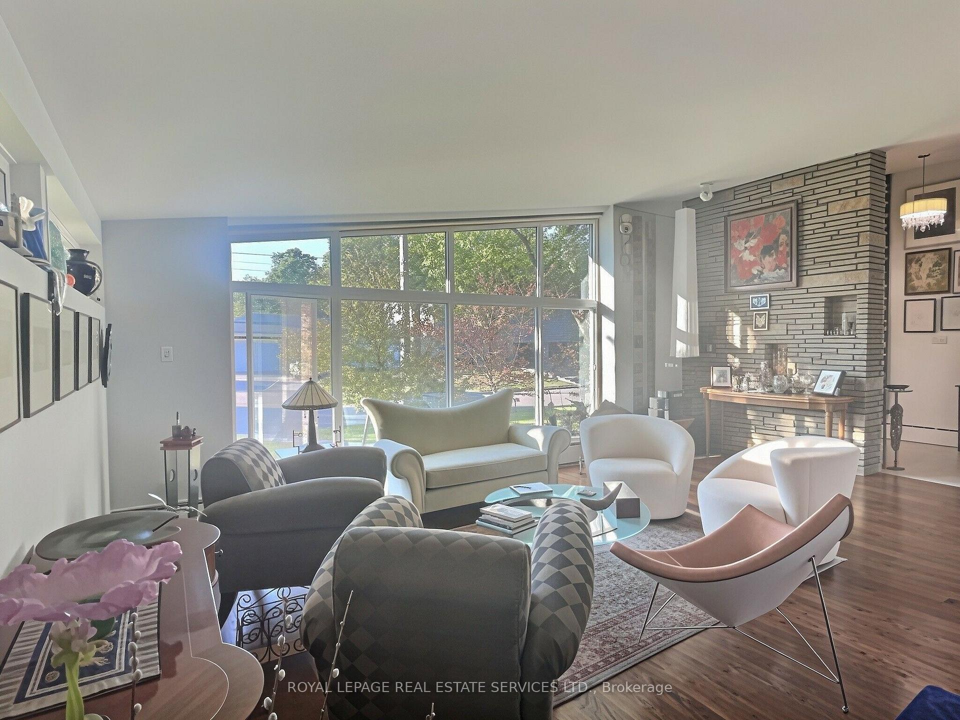 Photo 10 of 33 Blue Forest Drive, North York, Bathurst Manor — HOMEH