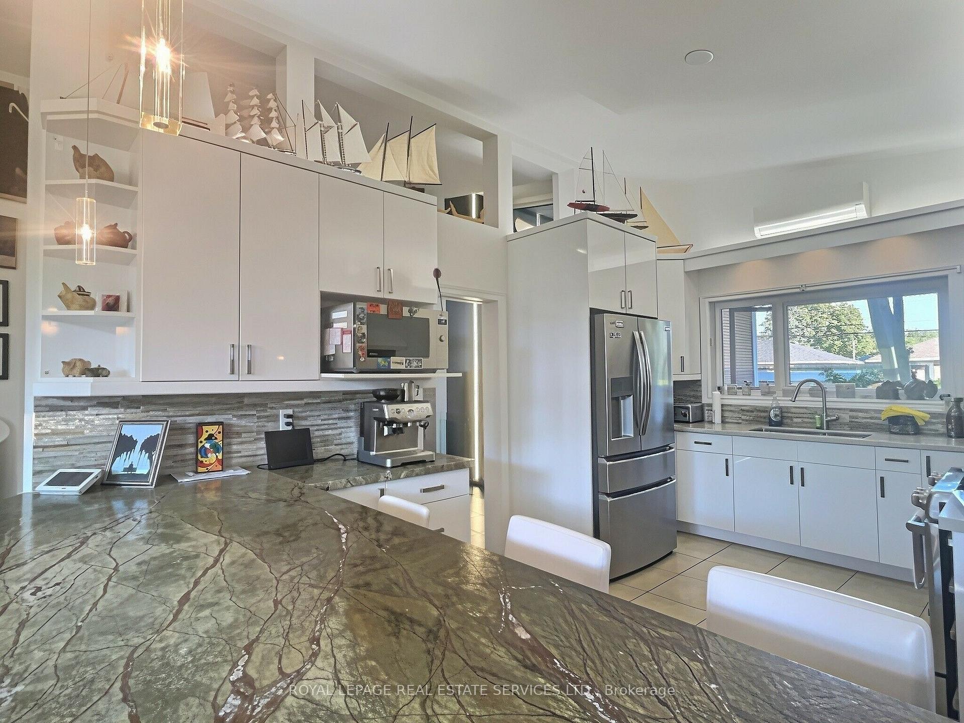 Photo 15 of 33 Blue Forest Drive, North York, Bathurst Manor — HOMEH