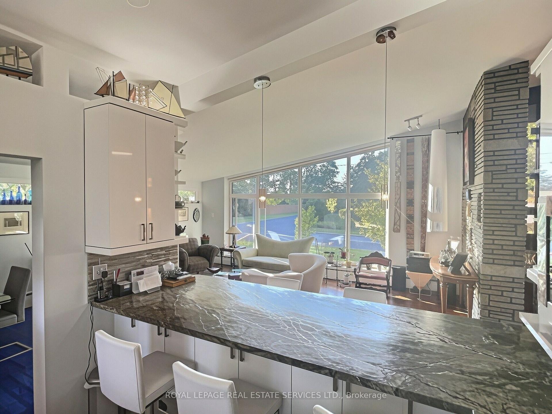 Photo 16 of 33 Blue Forest Drive, North York, Bathurst Manor — HOMEH