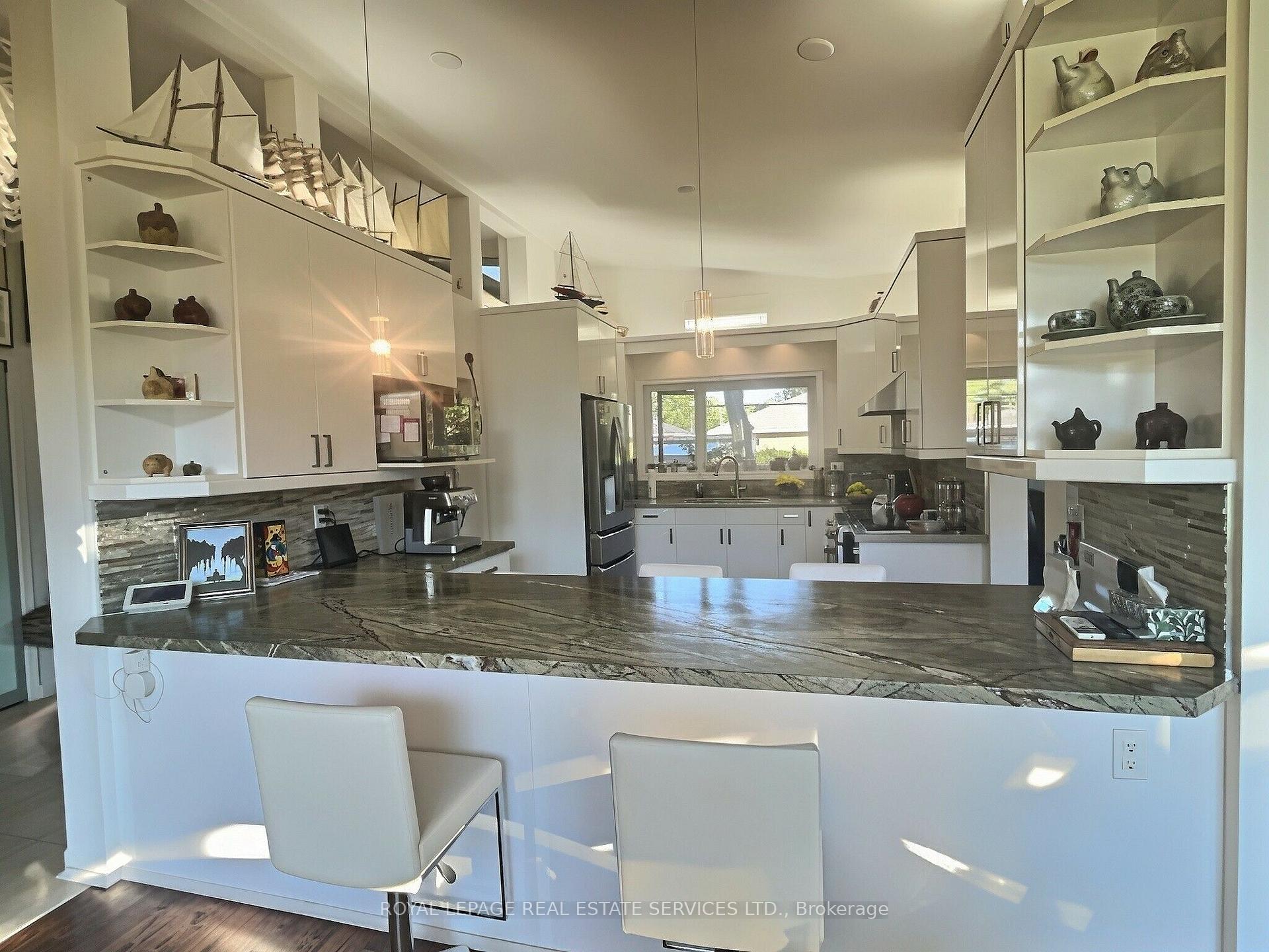 Photo 18 of 33 Blue Forest Drive, North York, Bathurst Manor — HOMEH