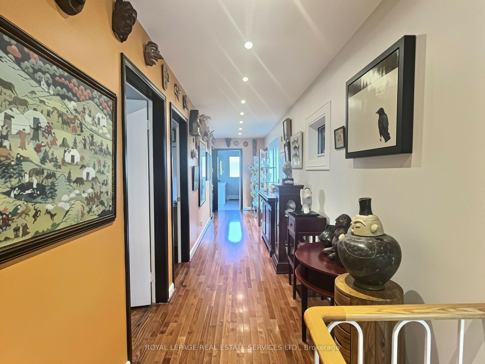 Photo 20 of 33 Blue Forest Drive, North York, Bathurst Manor — HOMEH