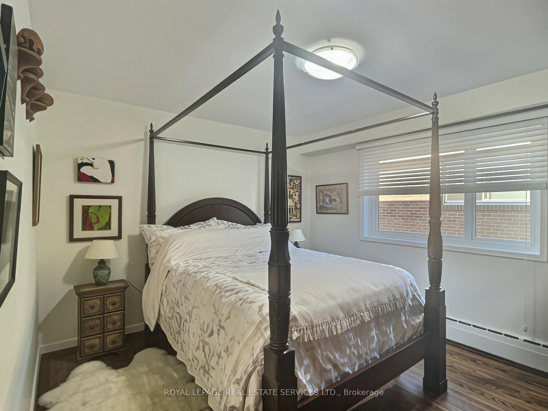 Photo 24 of 33 Blue Forest Drive, North York, Bathurst Manor — HOMEH