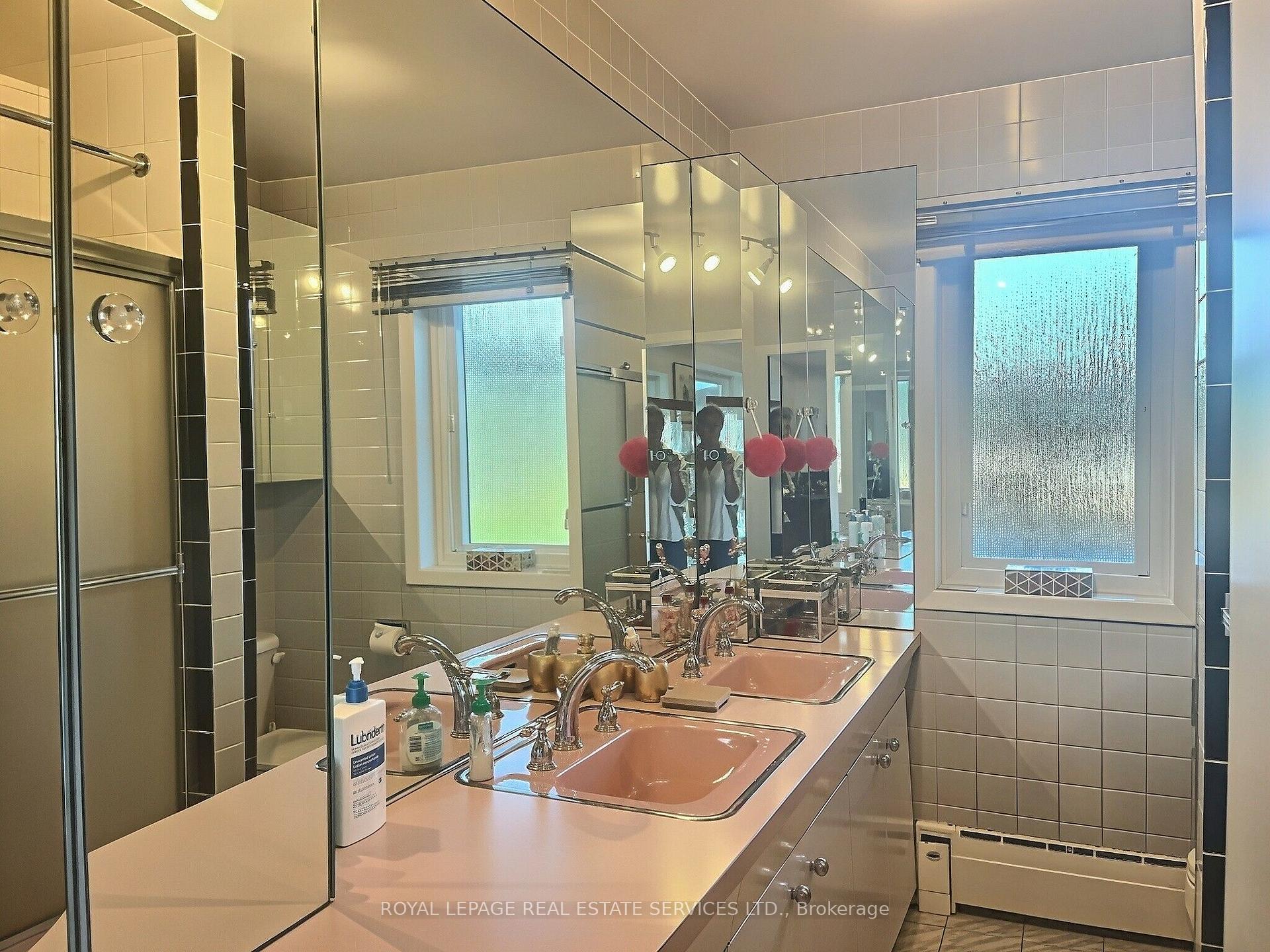 Photo 27 of 33 Blue Forest Drive, North York, Bathurst Manor — HOMEH