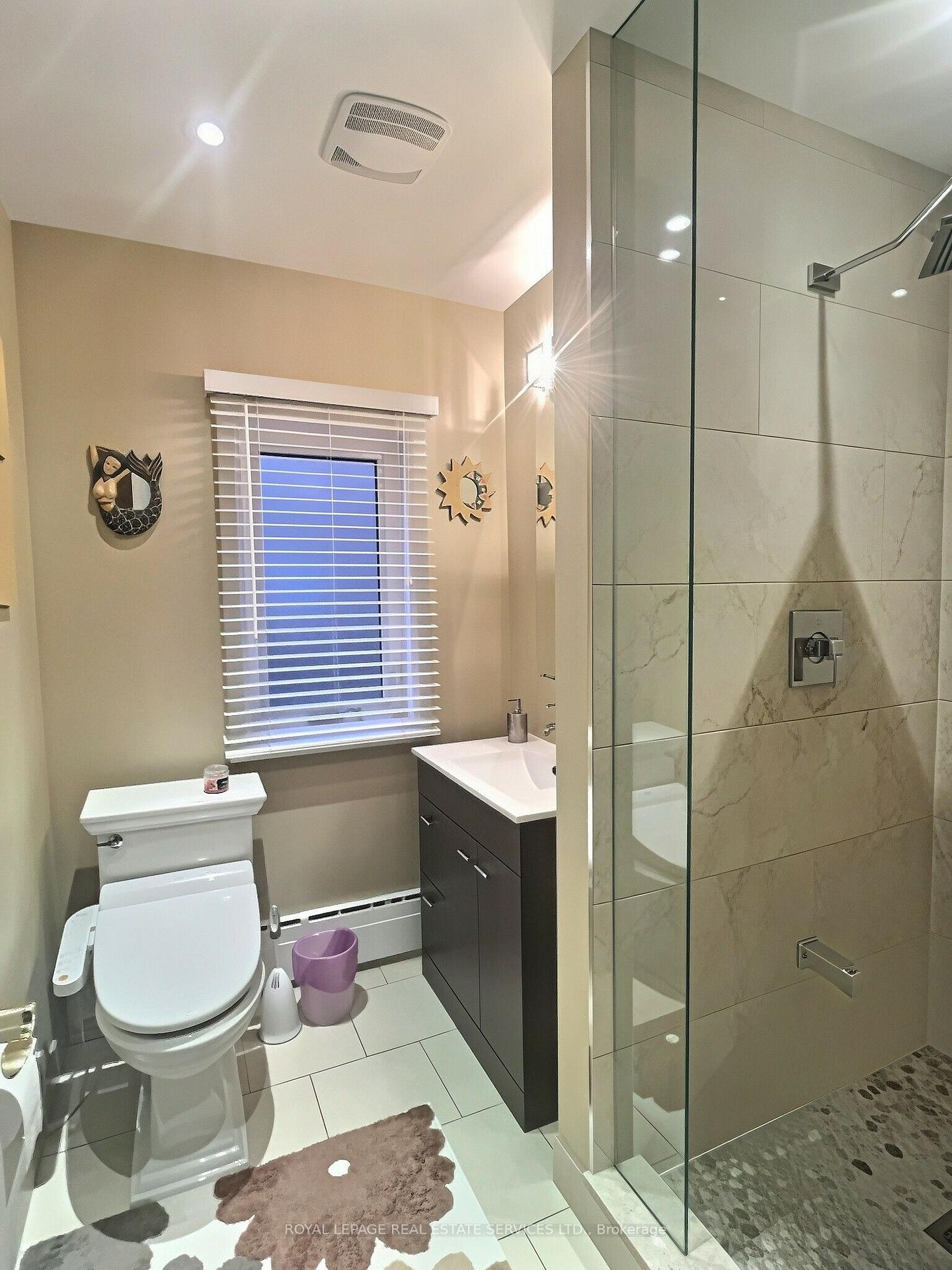 Photo 31 of 33 Blue Forest Drive, North York, Bathurst Manor — HOMEH
