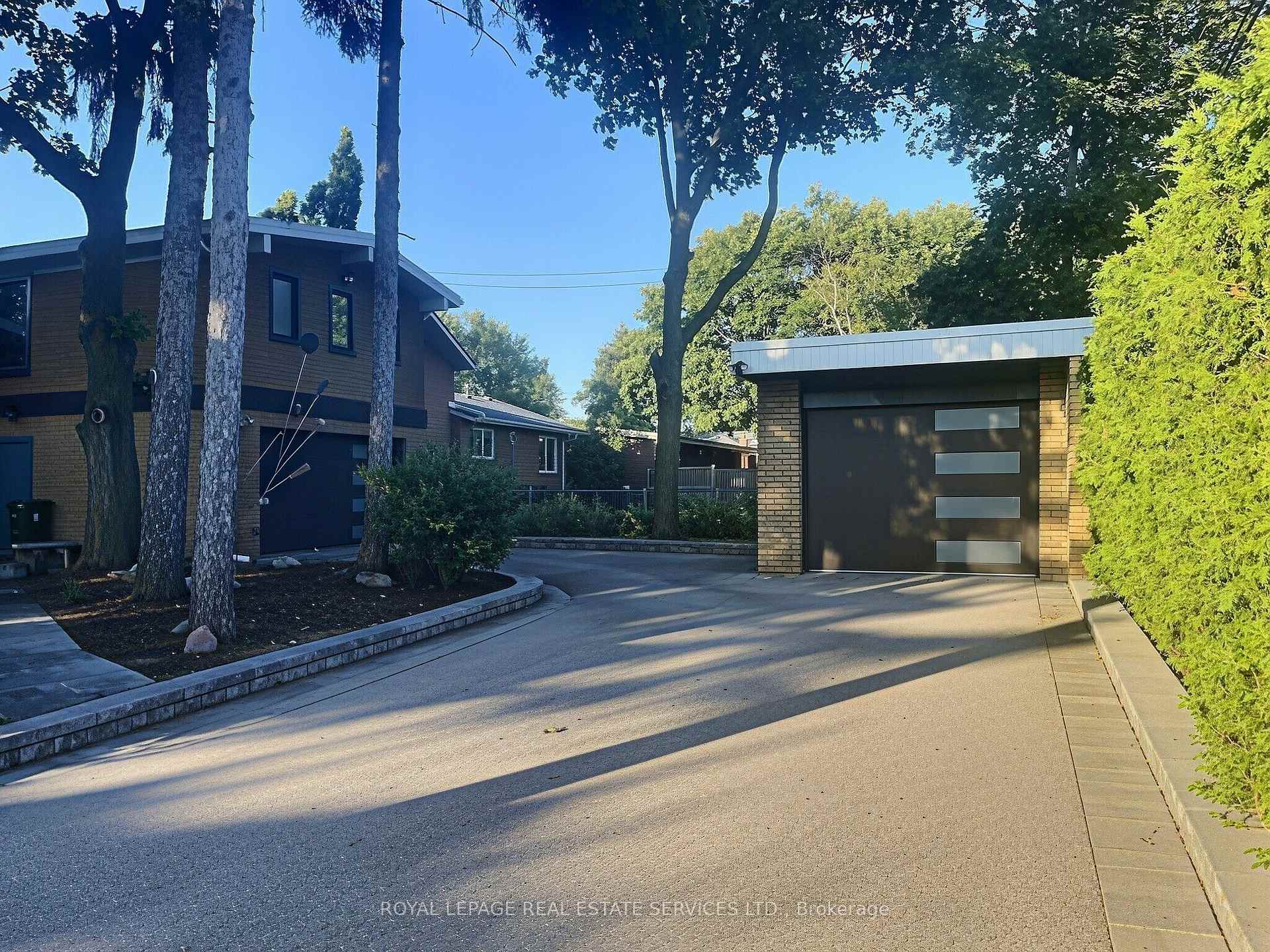 Photo 39 of 33 Blue Forest Drive, North York, Bathurst Manor — HOMEH