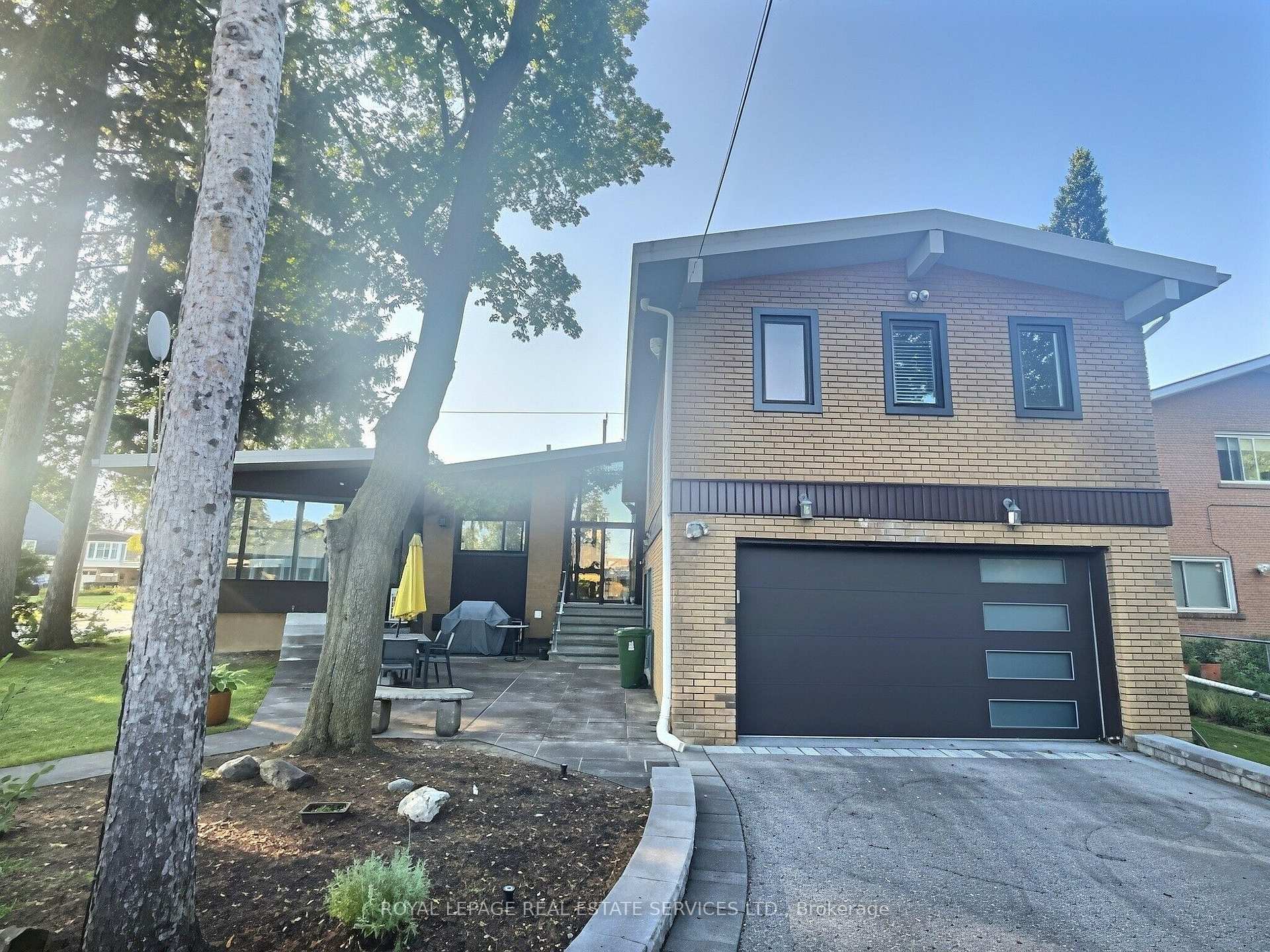 Photo 40 of 33 Blue Forest Drive, North York, Bathurst Manor — HOMEH