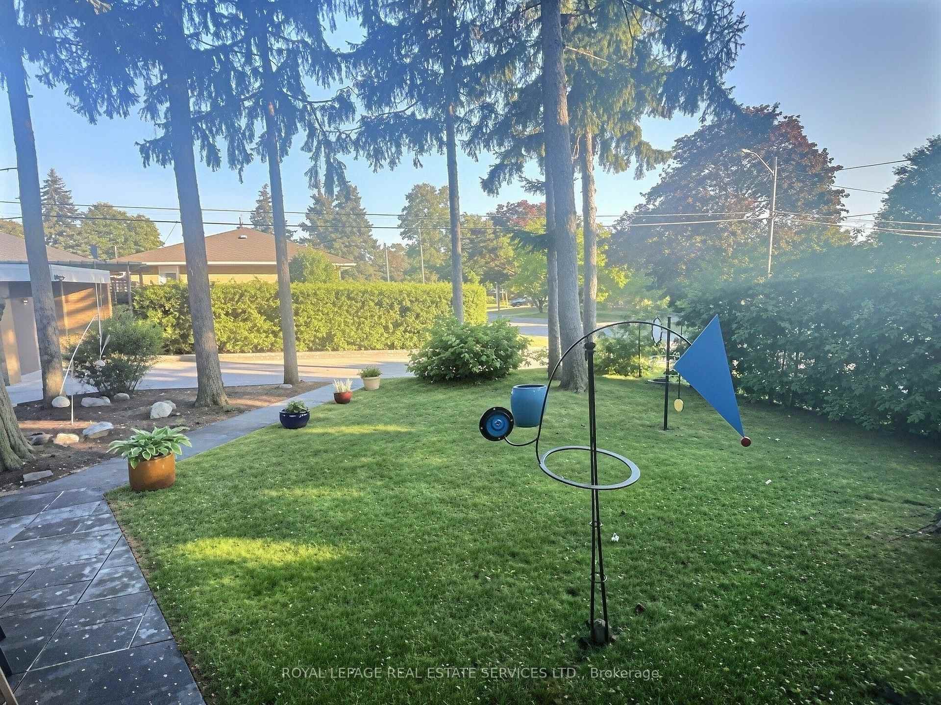Photo 41 of 33 Blue Forest Drive, North York, Bathurst Manor — HOMEH