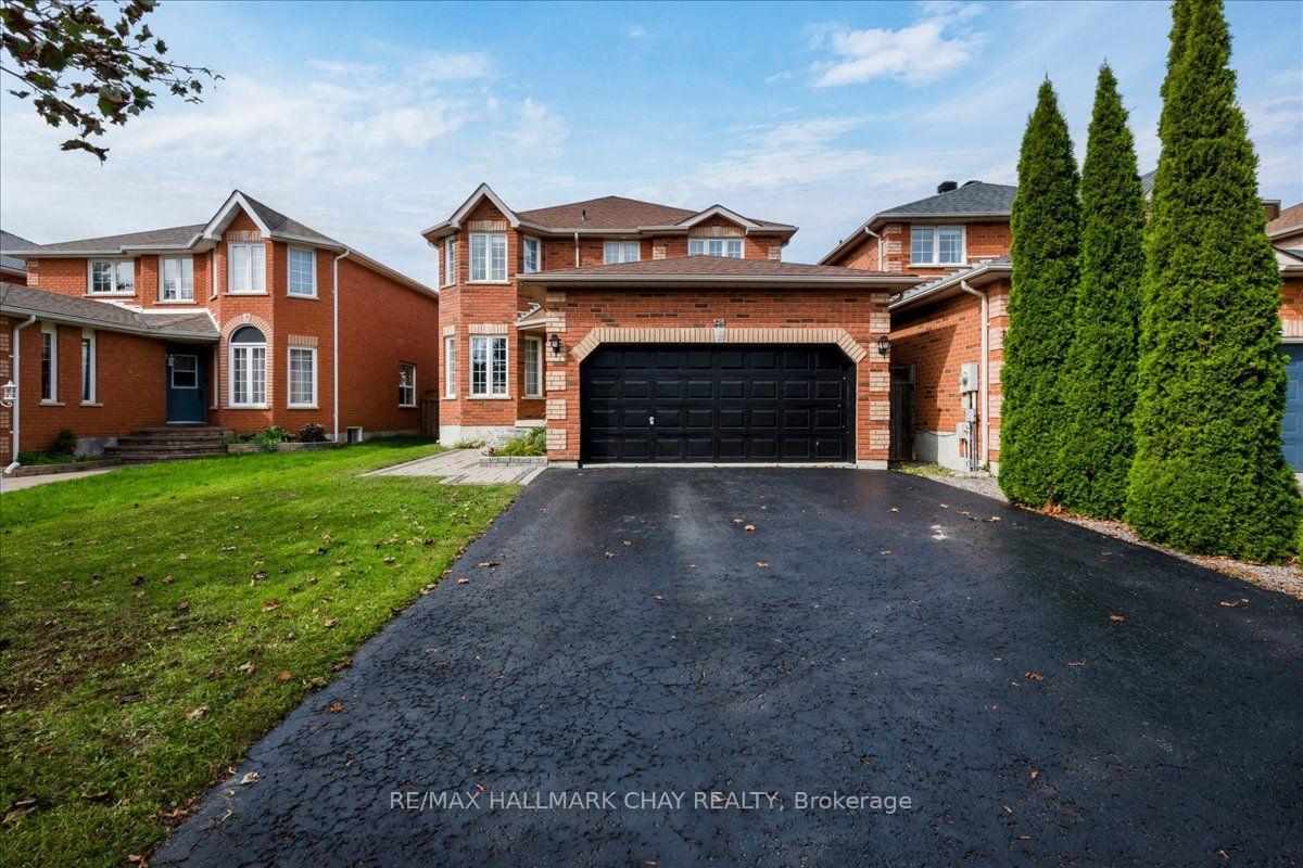 Photo 2 of 18 Bear Creek Drive, Barrie, Holly — HOMEH