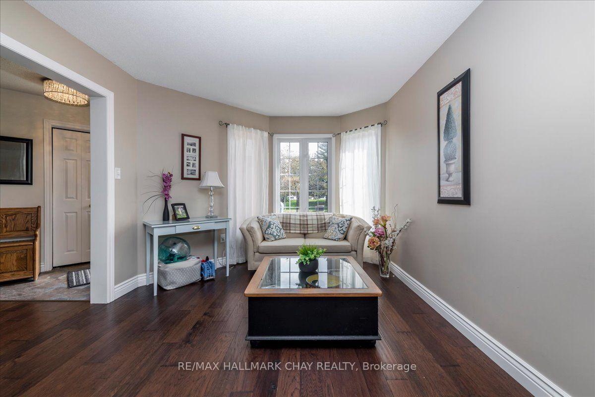 Photo 5 of 18 Bear Creek Drive, Barrie, Holly — HOMEH