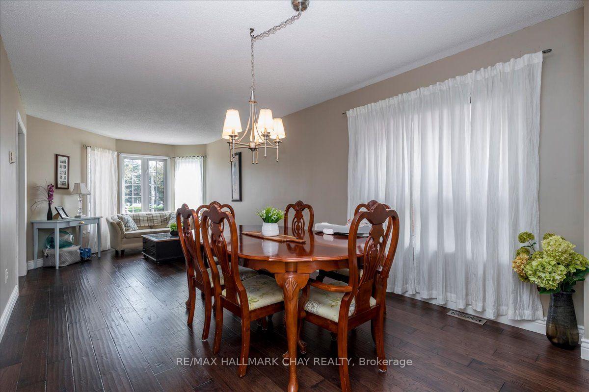 Photo 6 of 18 Bear Creek Drive, Barrie, Holly — HOMEH