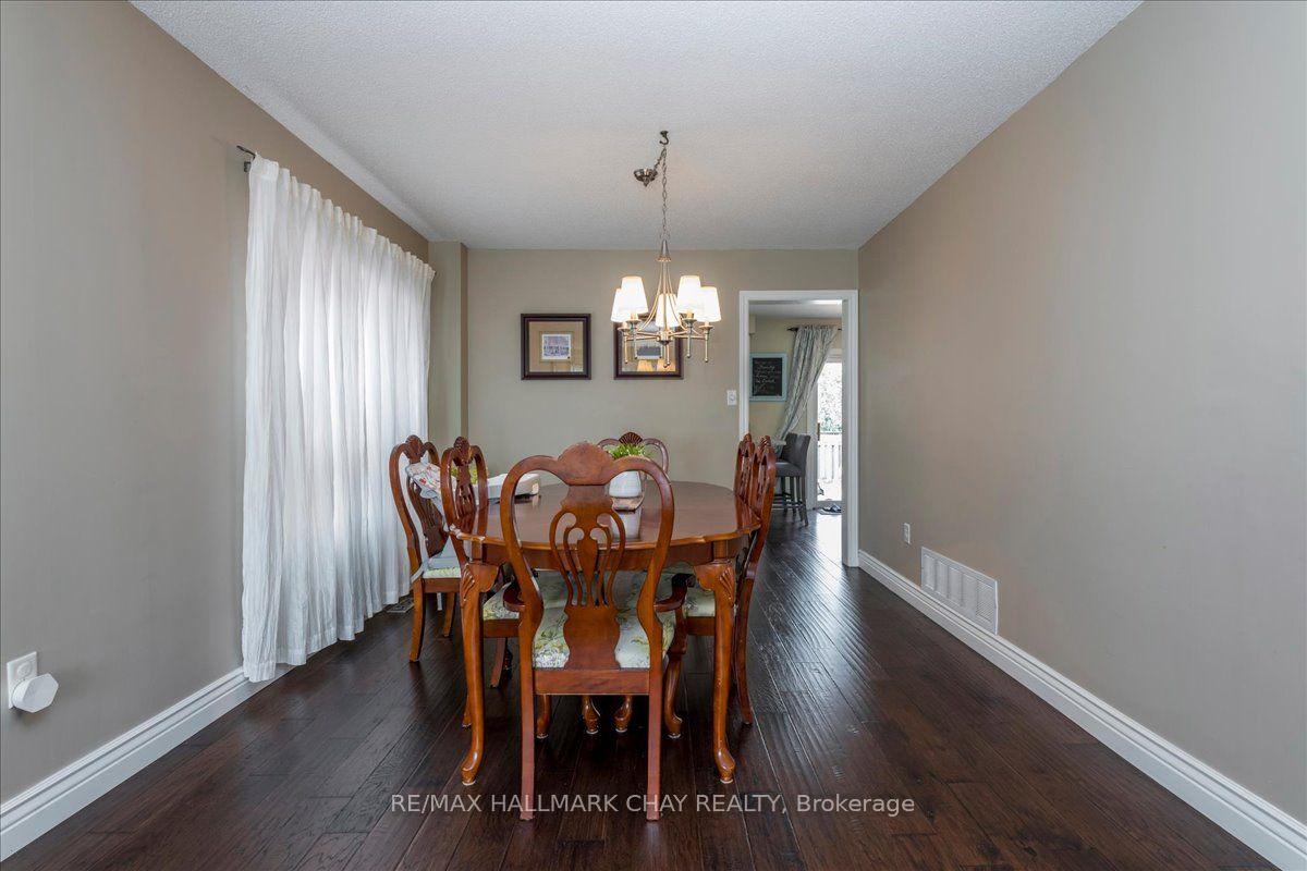 Photo 8 of 18 Bear Creek Drive, Barrie, Holly — HOMEH