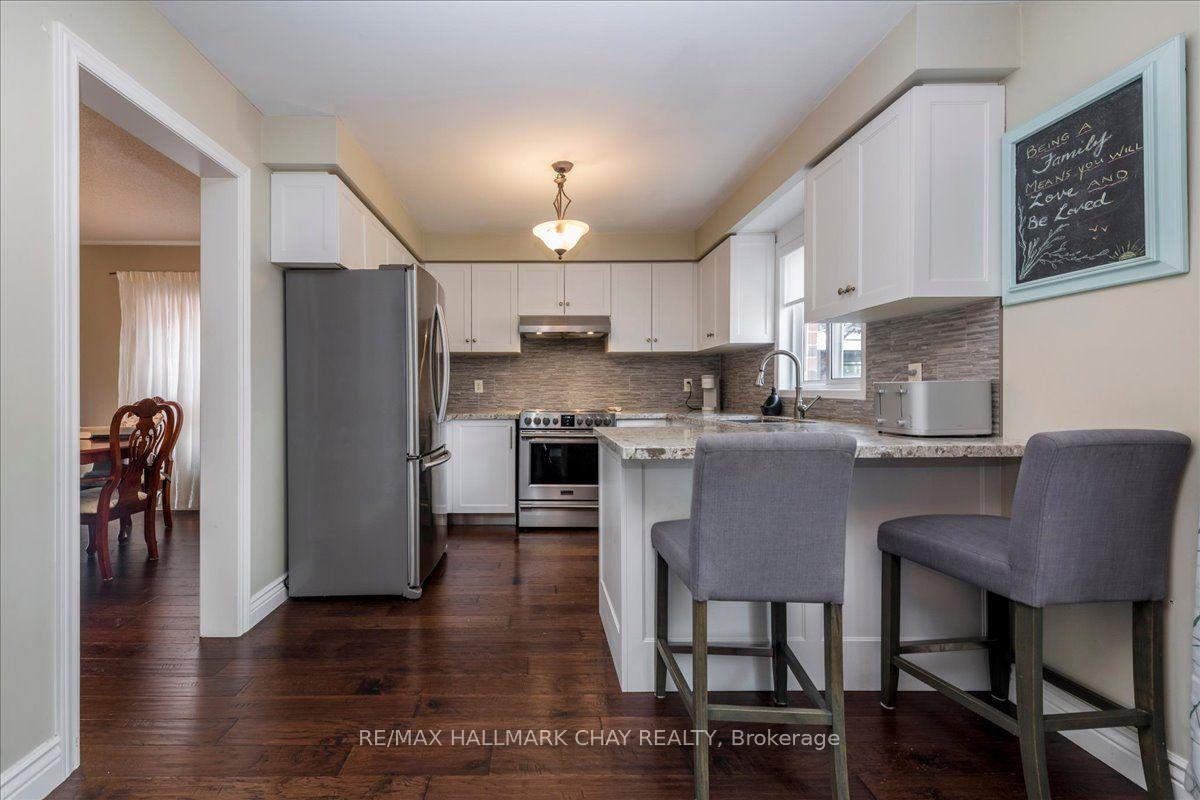 Photo 10 of 18 Bear Creek Drive, Barrie, Holly — HOMEH