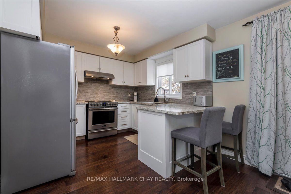 Photo 11 of 18 Bear Creek Drive, Barrie, Holly — HOMEH