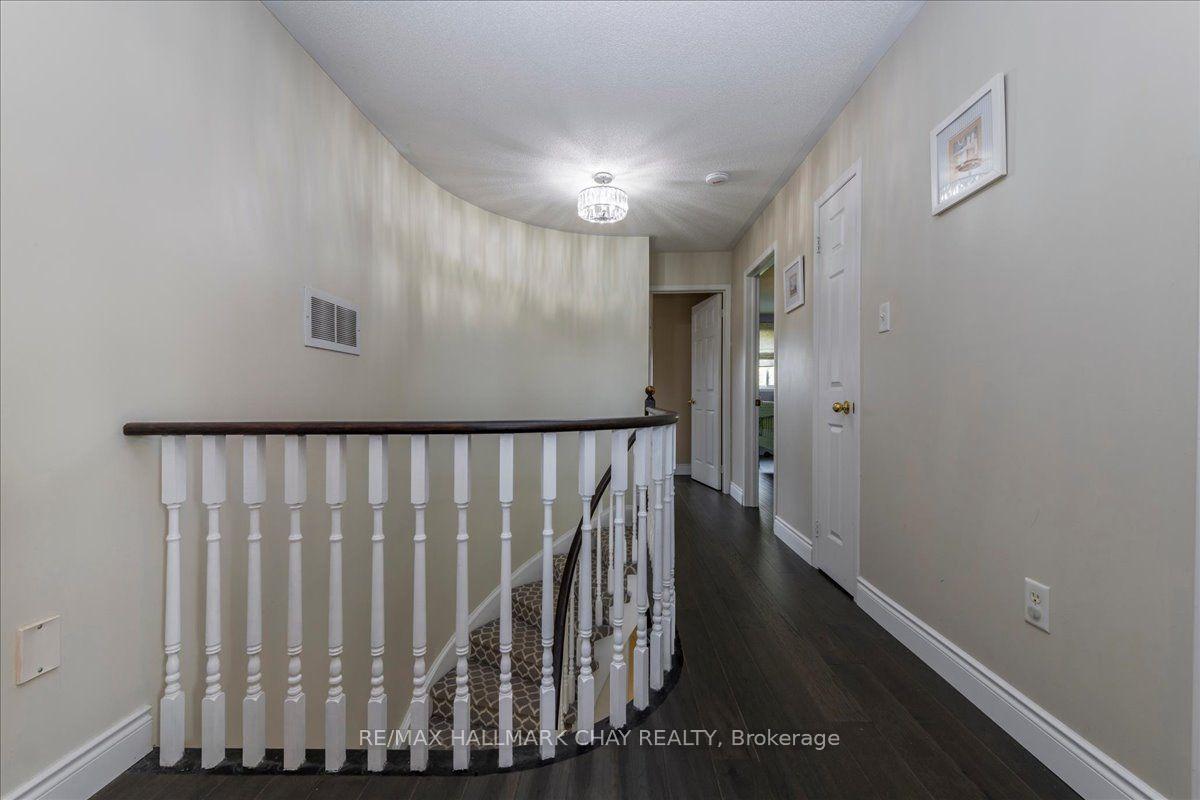 Photo 21 of 18 Bear Creek Drive, Barrie, Holly — HOMEH