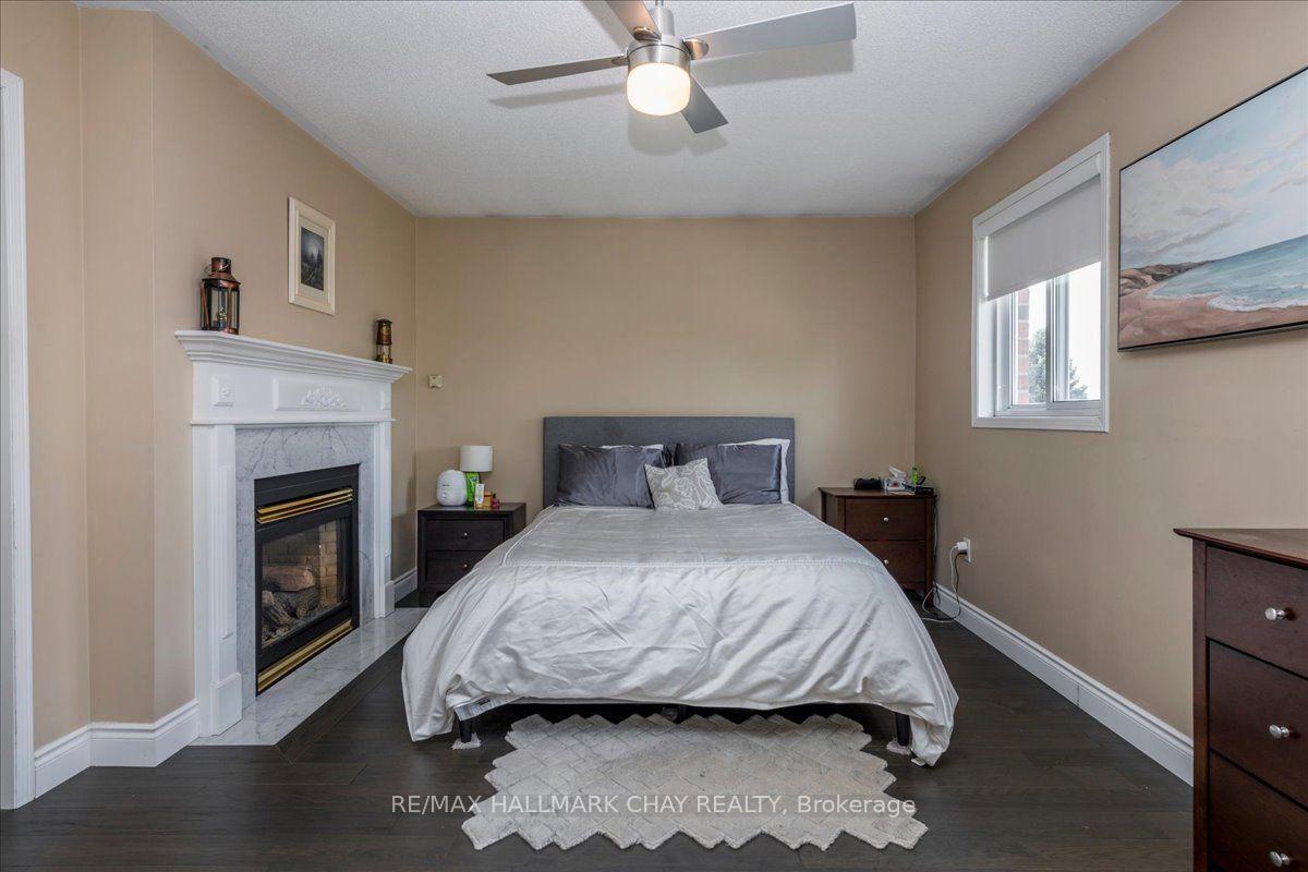 Photo 23 of 18 Bear Creek Drive, Barrie, Holly — HOMEH