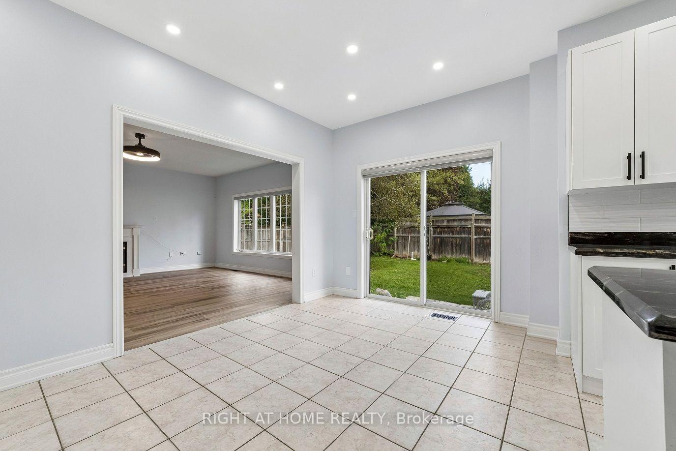 Photo 11 of 23 Croxall Boulevard, Whitby, Brooklin — HOMEH