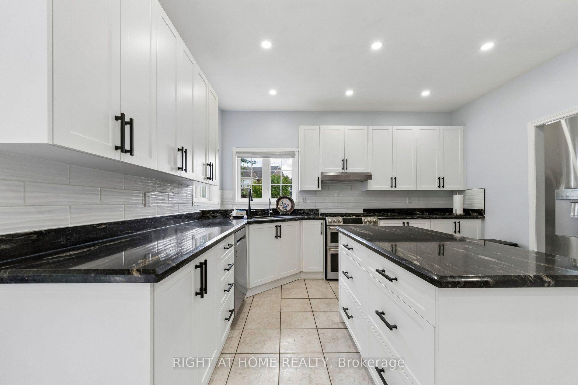 Photo 14 of 23 Croxall Boulevard, Whitby, Brooklin — HOMEH