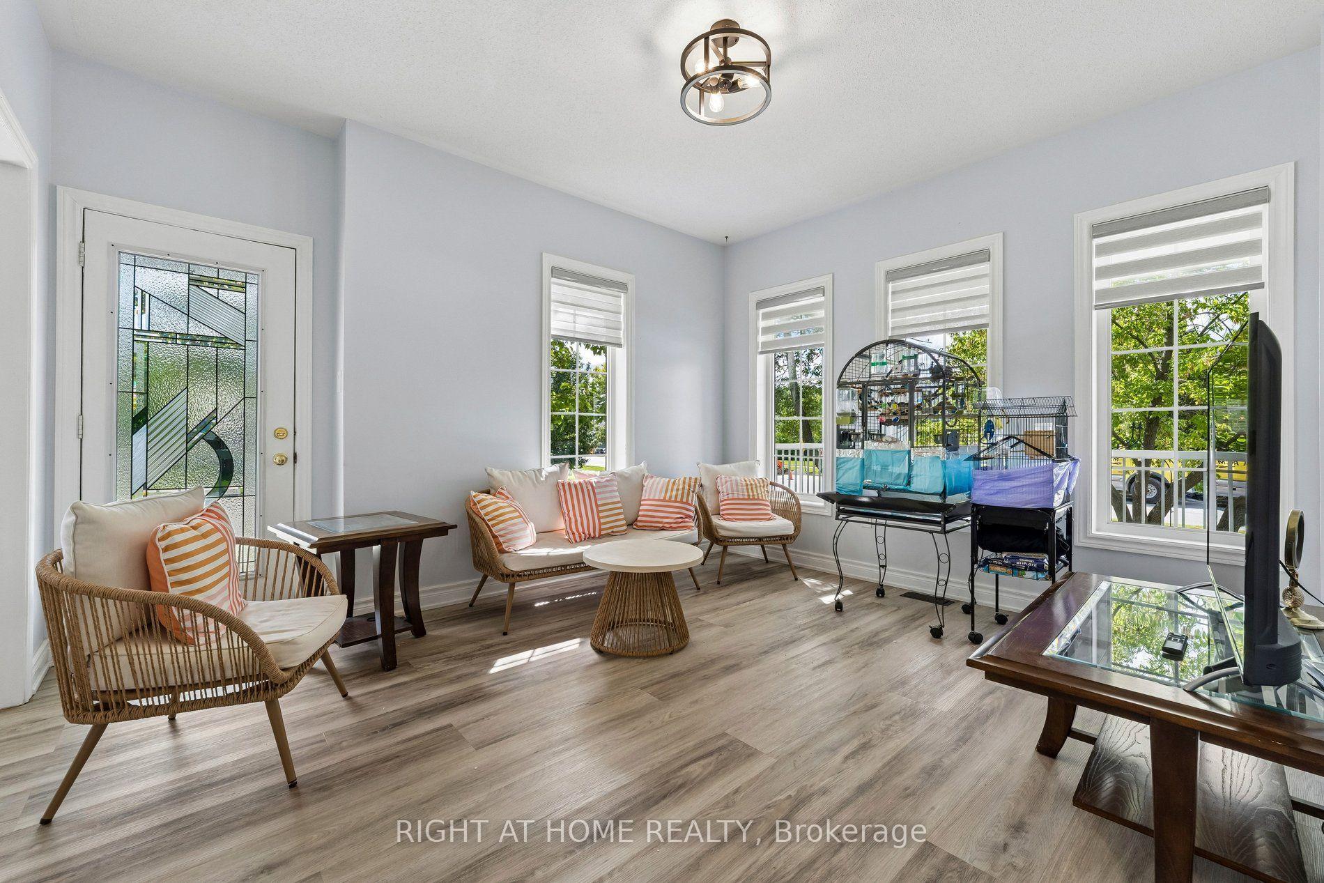 Photo 19 of 23 Croxall Boulevard, Whitby, Brooklin — HOMEH