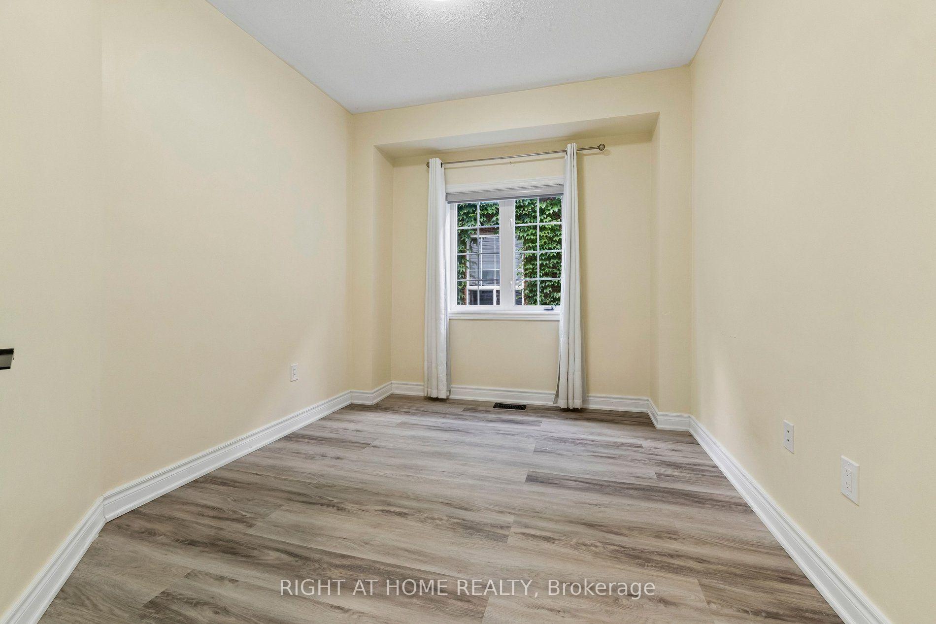 Photo 22 of 23 Croxall Boulevard, Whitby, Brooklin — HOMEH