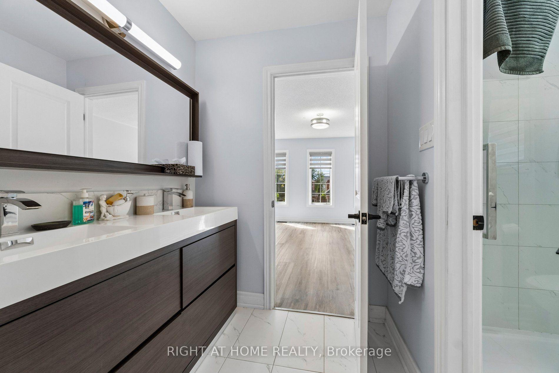Photo 29 of 23 Croxall Boulevard, Whitby, Brooklin — HOMEH