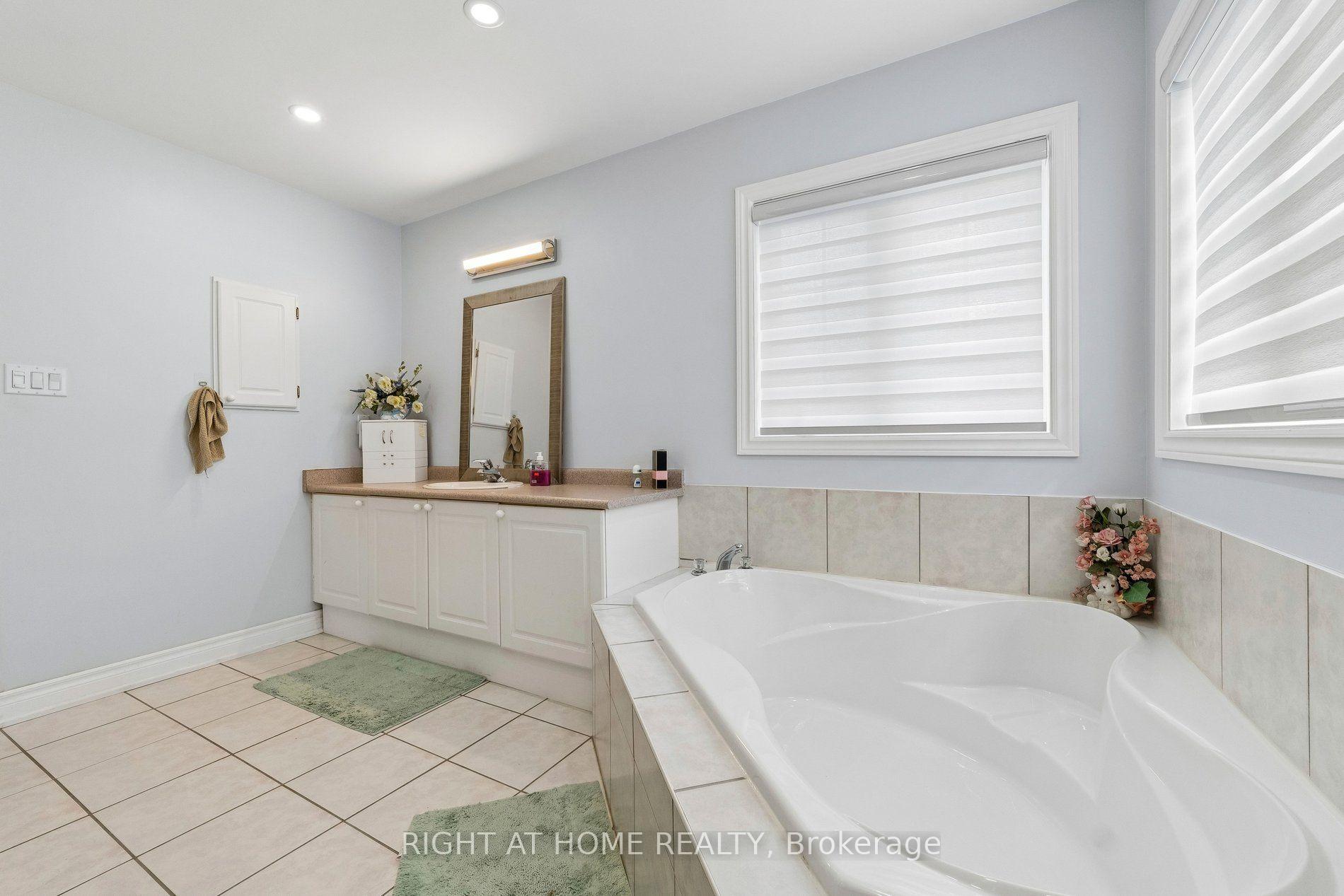 Photo 43 of 23 Croxall Boulevard, Whitby, Brooklin — HOMEH