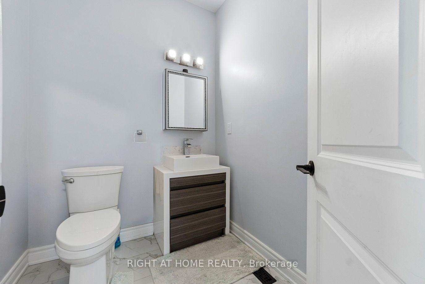 Photo 6 of 23 Croxall Boulevard, Whitby, Brooklin — HOMEH