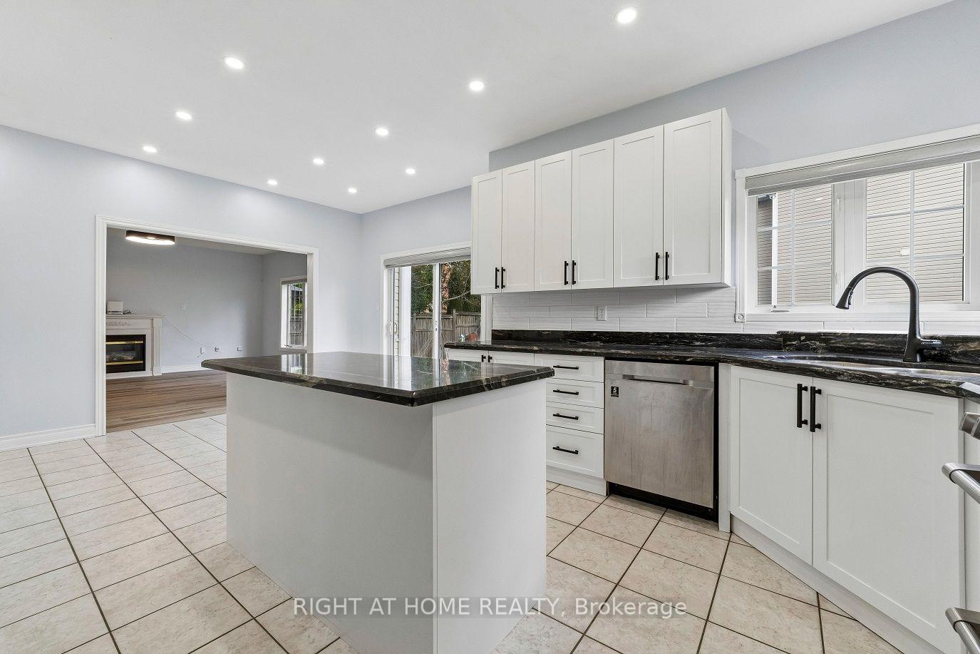Photo 15 of 23 Croxall Boulevard, Whitby, Brooklin — HOMEH